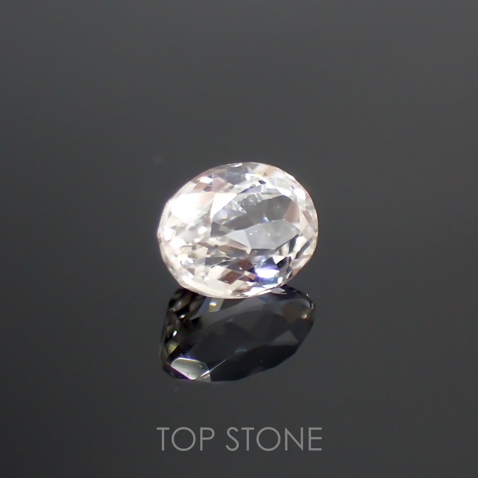 カラーレススポジュミン(宝石名ホワイト・スポジュミン) ブラジル産 1.81ct 識別済[210912629]7.9×6mm前後
