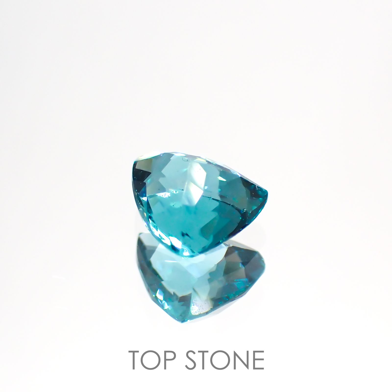 アパタイト(宝石名アパタイト) マダガスカル産 0.87ct 識別済[211013518]6.7×6mm前後