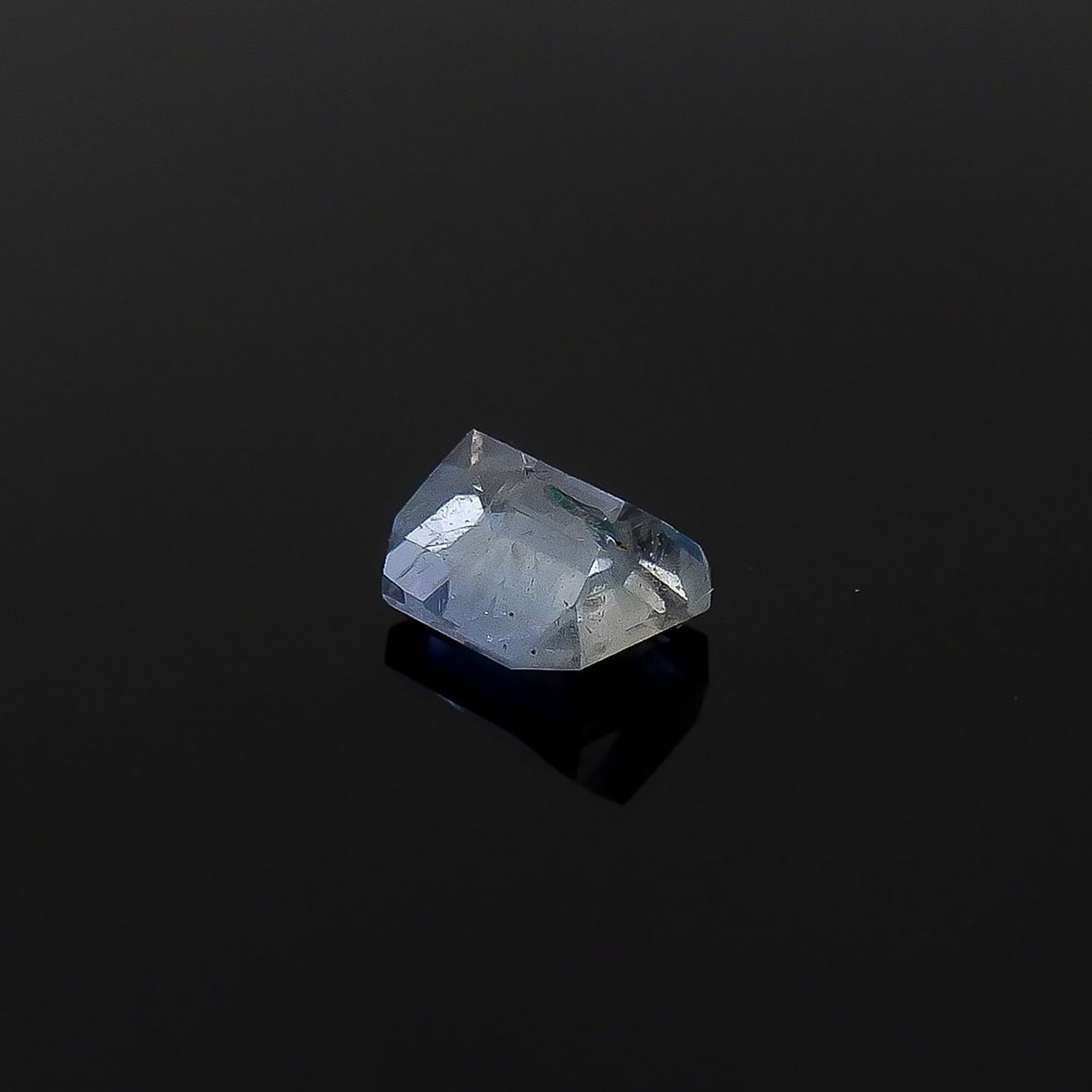 ジェレメジェバイト(宝石名エレメジェバイト)ナミビア産 ソ付(彩珠) 0.508ct / 4.6x4.3mm前後 [220717078]