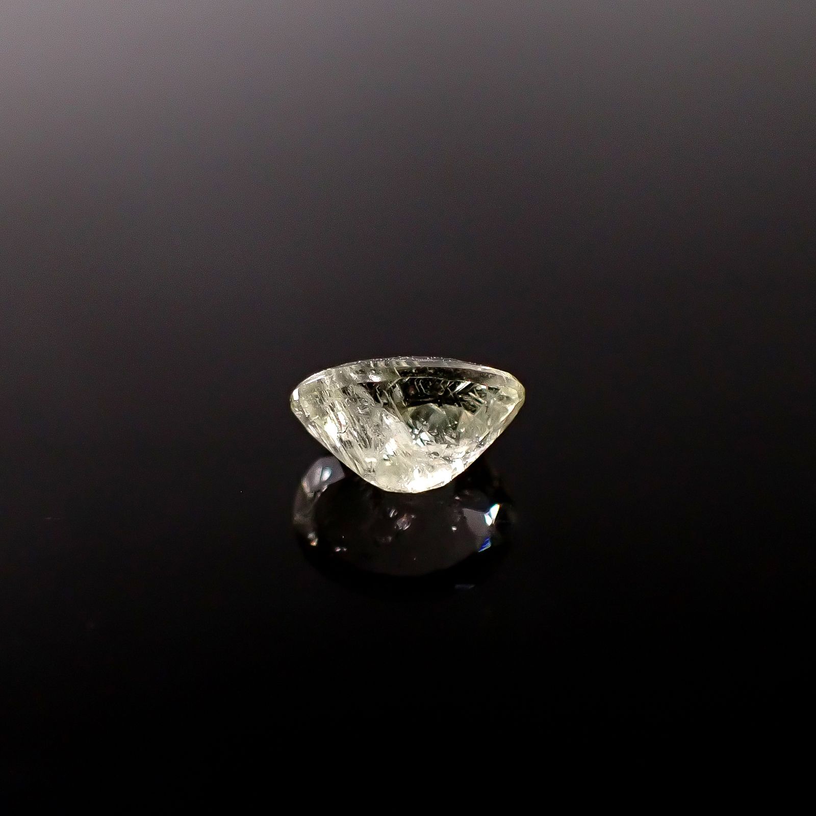 ブラジリアナイト(宝石名ブラジリアナイト)ブラジル産 識別済 0.99ct / 7.3x5.6mm前後 [260131489]