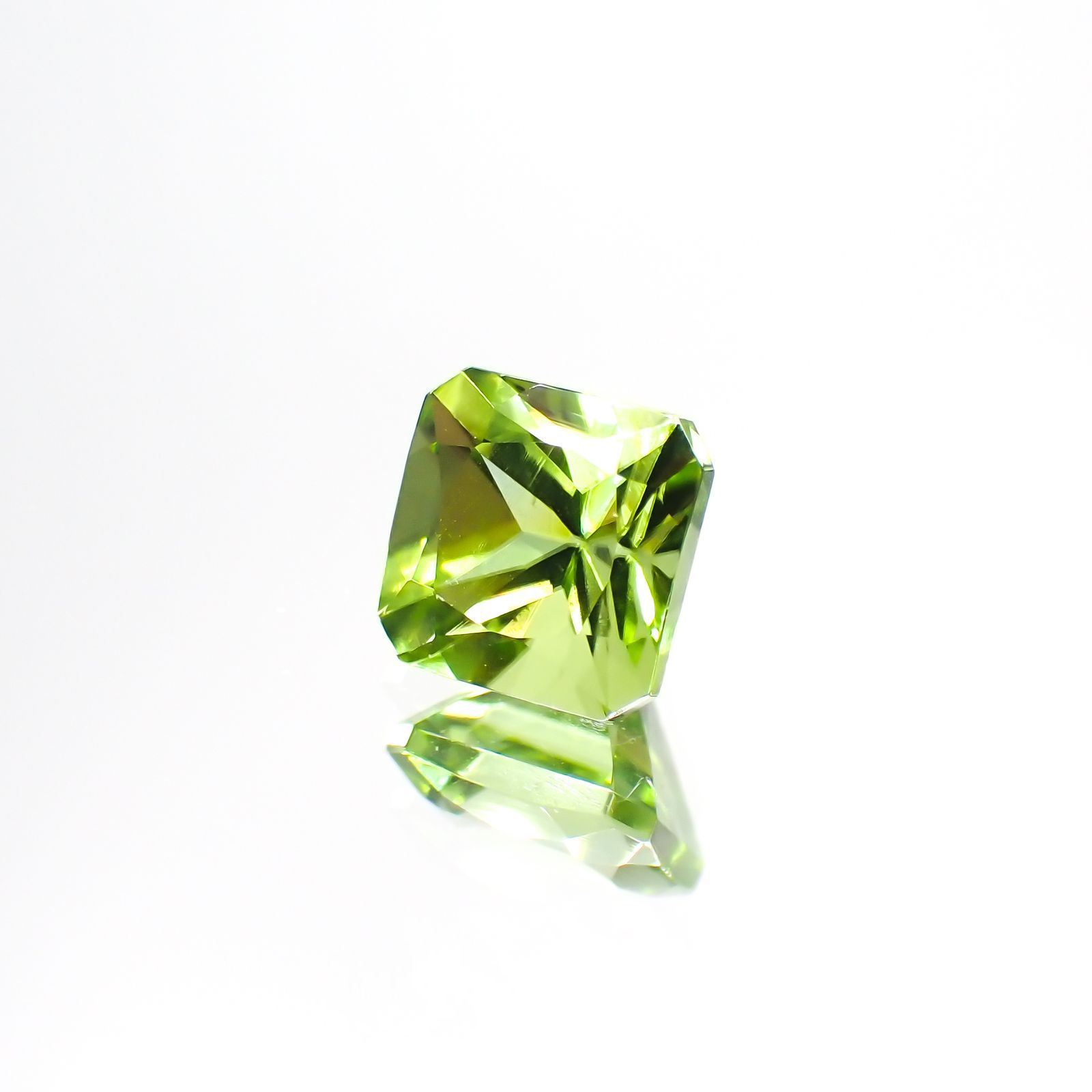 ◇アッシャーカット◇ペリドット(宝石名ペリドット) パキスタン産 1.52ct 識別済[210913481]6.2×6.2mm前後