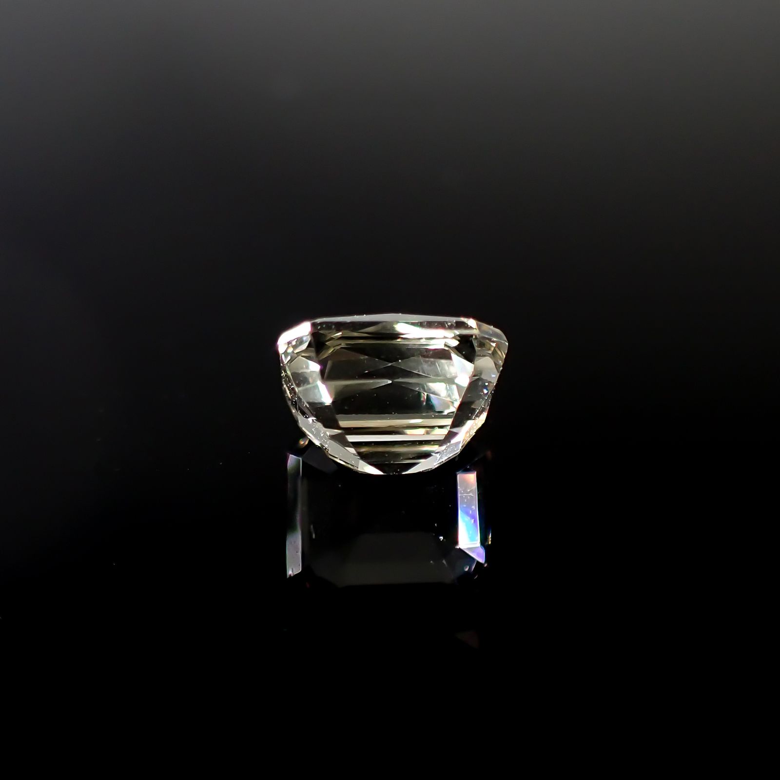 リリーパッドアパタイト フルオレッセンス アフリカ産 1.80ct [241129419]7x6.1mm前後