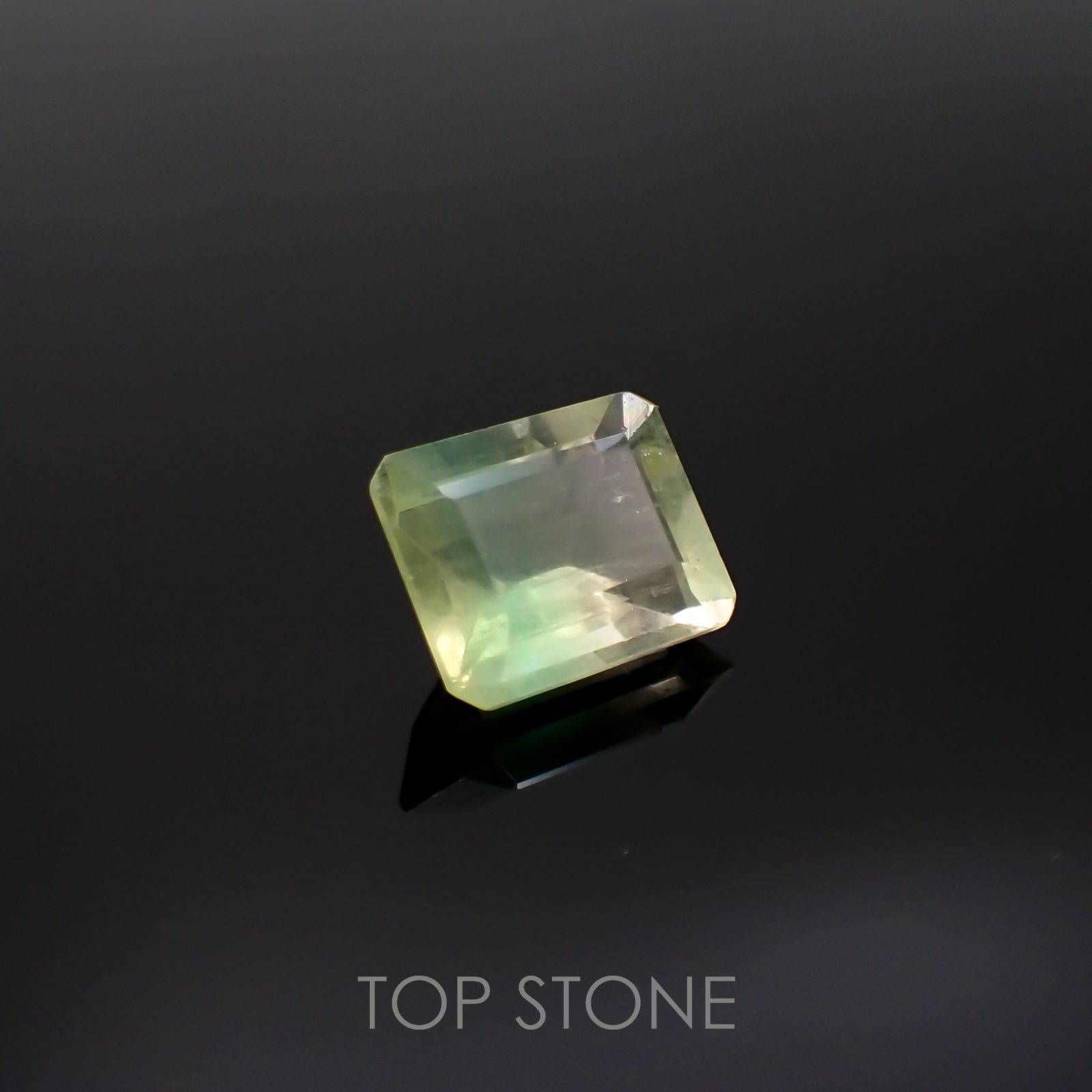 バイカラーフローライト ブラジル産 3.79ct[220917631]9.9x8.1mm前後