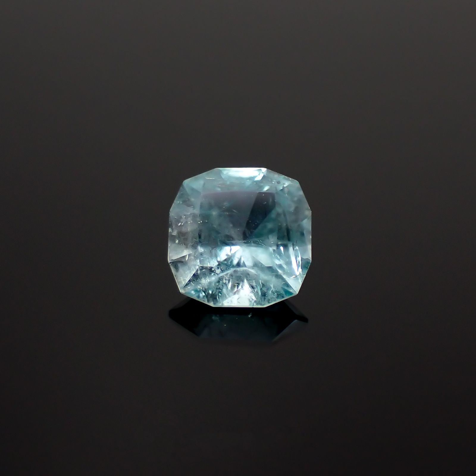 ◇カスタムカット◇ユークレース(宝石名ブルー・ユークレース)コロンビア産 0.487ct ソ付(彩珠)[221018844]5.1x5mm前後