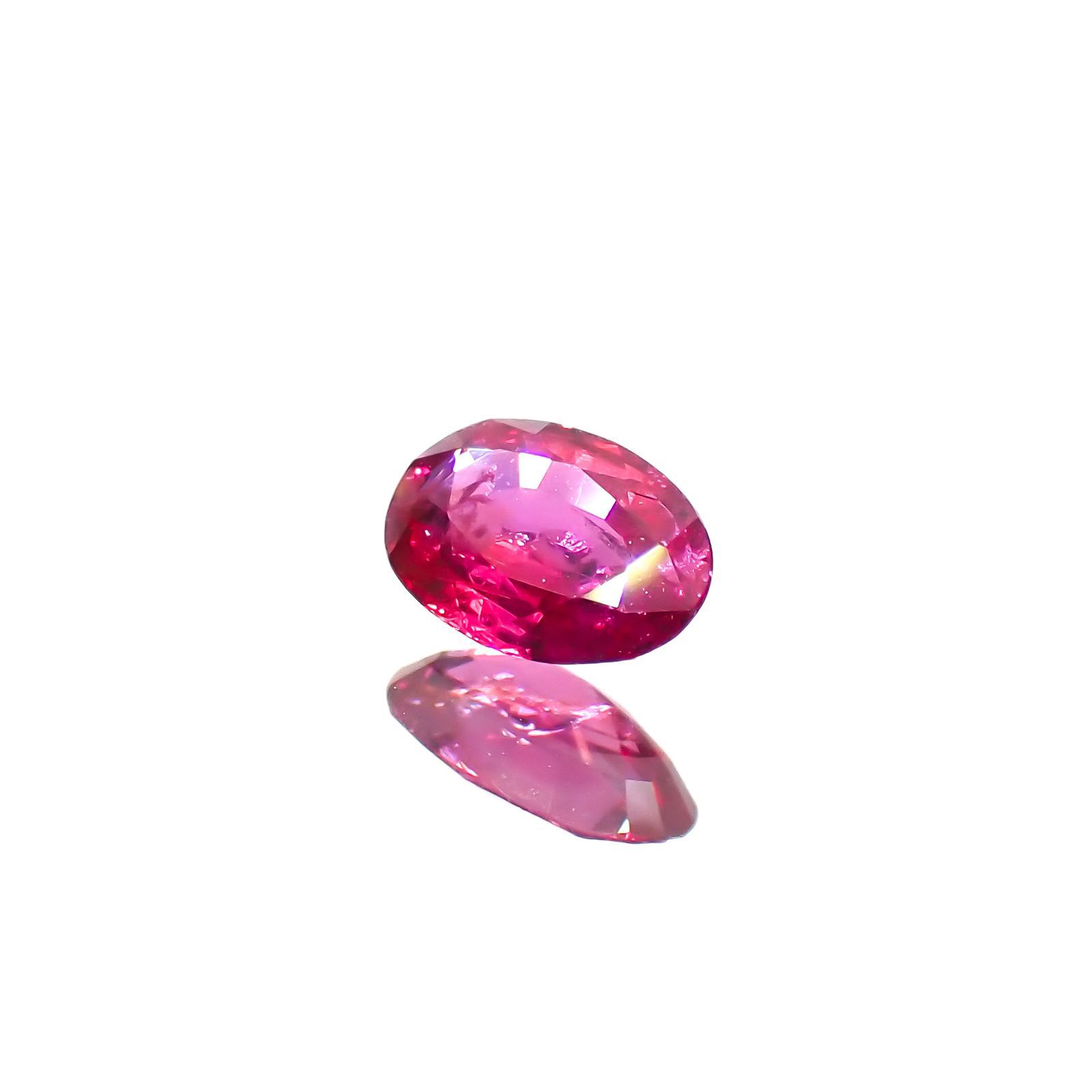 ルビー(宝石名ルビー)モザンビーク産 0.39ct 識別済[220616092]5.5x3.8mm前後