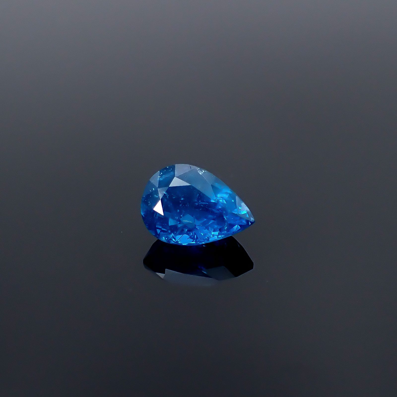 アウイナイト フルオレッセンス ドイツ産 1.17ct / 8.4x6mm前後 [251231541]