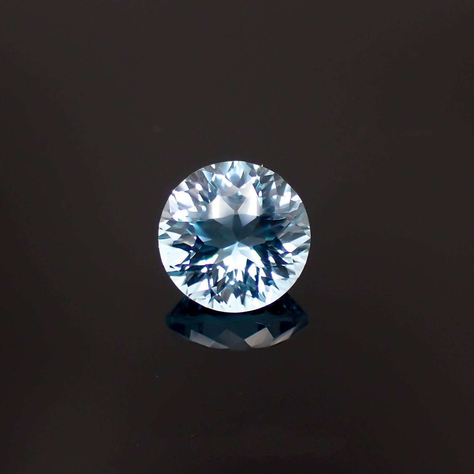 ◇カスタムカット◇ブルートパーズ ブラジル産 4.65ct[221219330]9.9x9.9mm前後