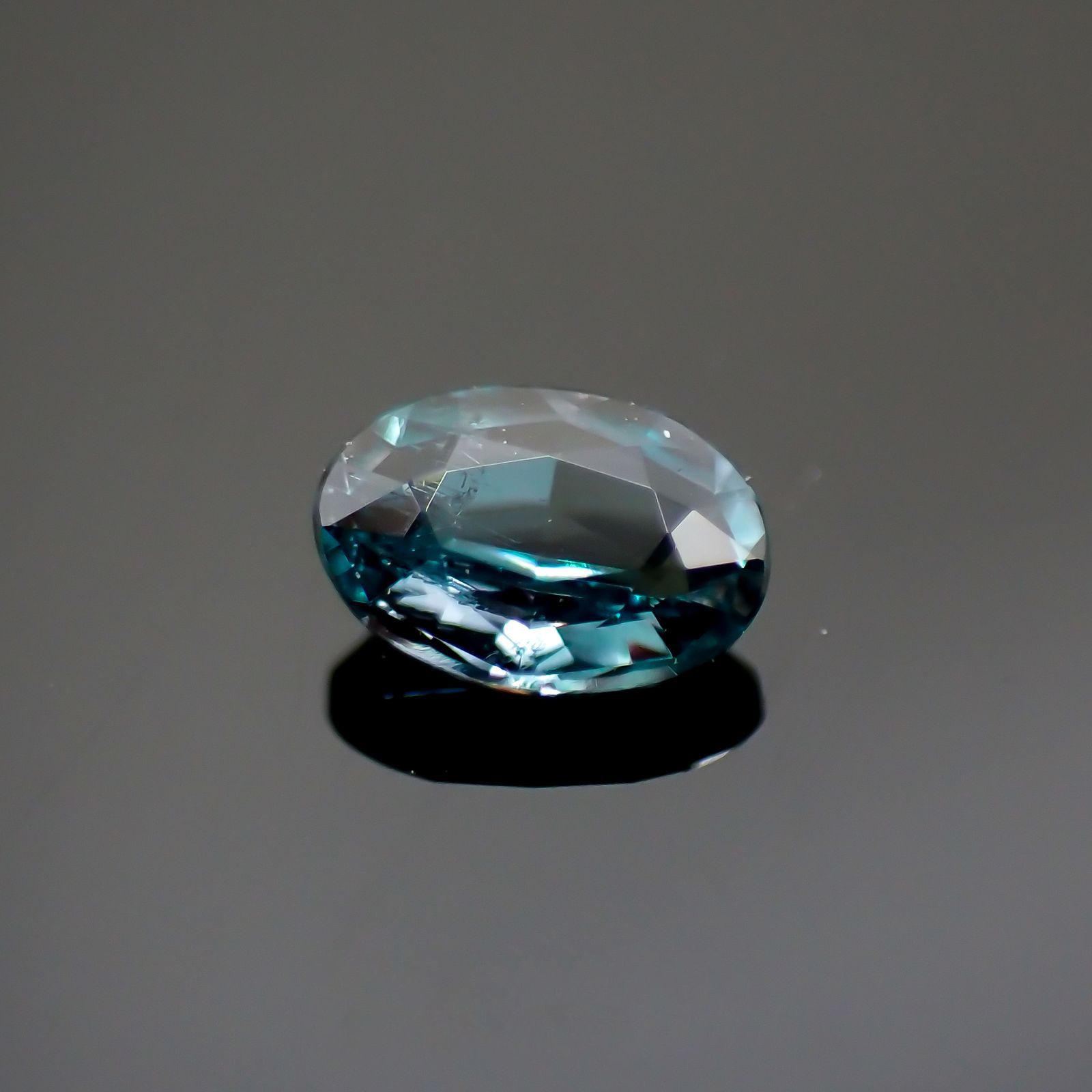 アレキサンドライト(宝石名アレキサンドライト)ブラジル産/EmeraldMains社製 0.154ct ソ付(彩珠)[220113818]3.9x2.8mm前後