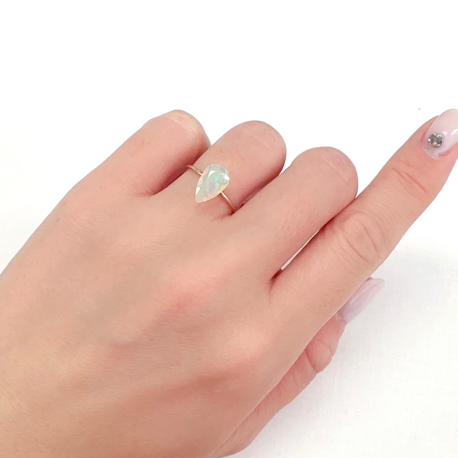 エチオピアオパール エチオピア産 0.86ct[231224634]10.7x6.5mm前後