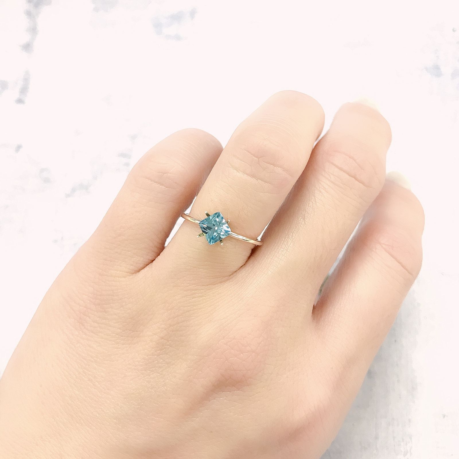 ◇プリンセスカット◇ブルージルコン(宝石名ジルコン)カンボジア産 1.00ct 識別済[220113991]5.1x5.1mm前後