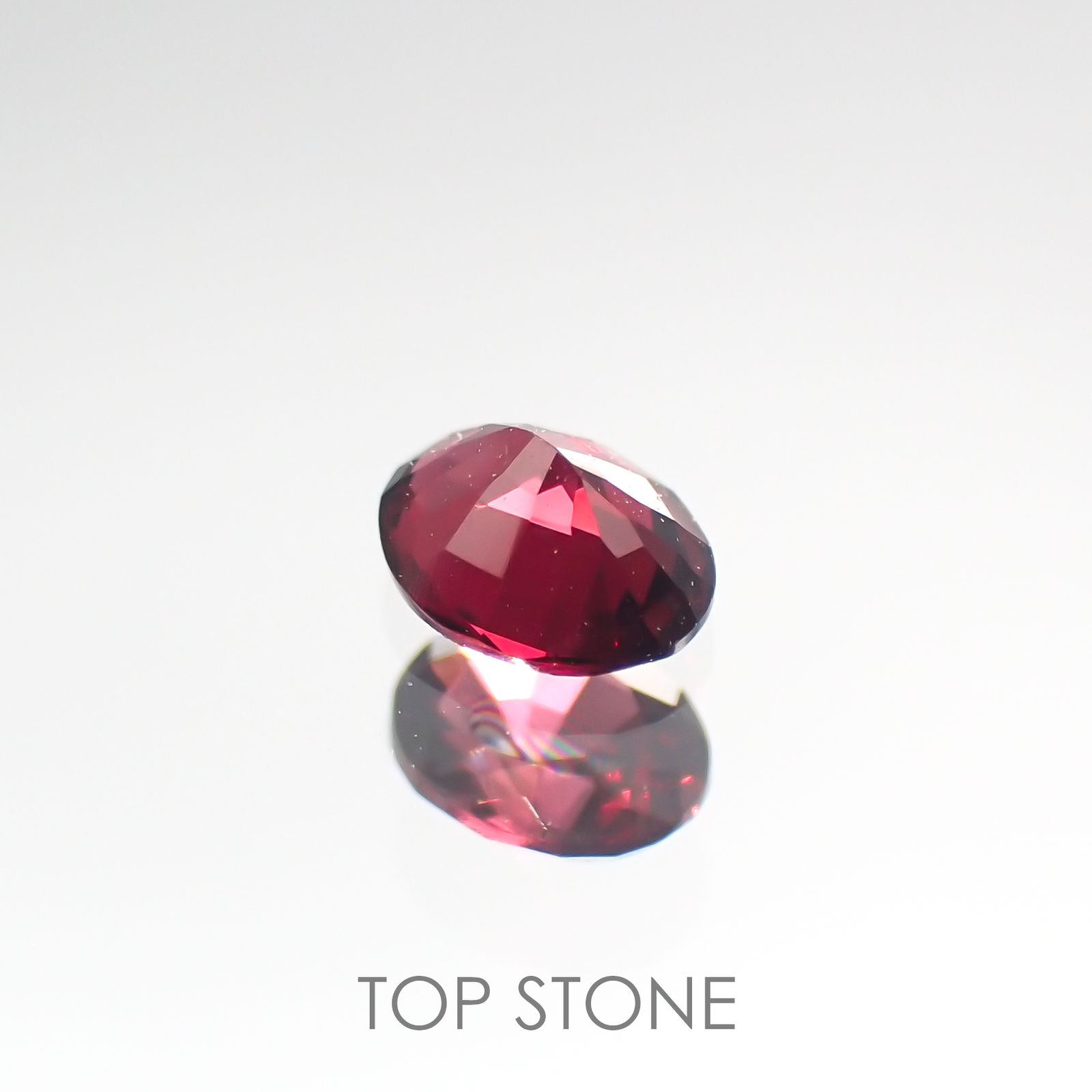 レッドスピネル(宝石名レッド・スピネル) ビルマ産 0.18ct 識別済[210812857]3.9×3mm前後