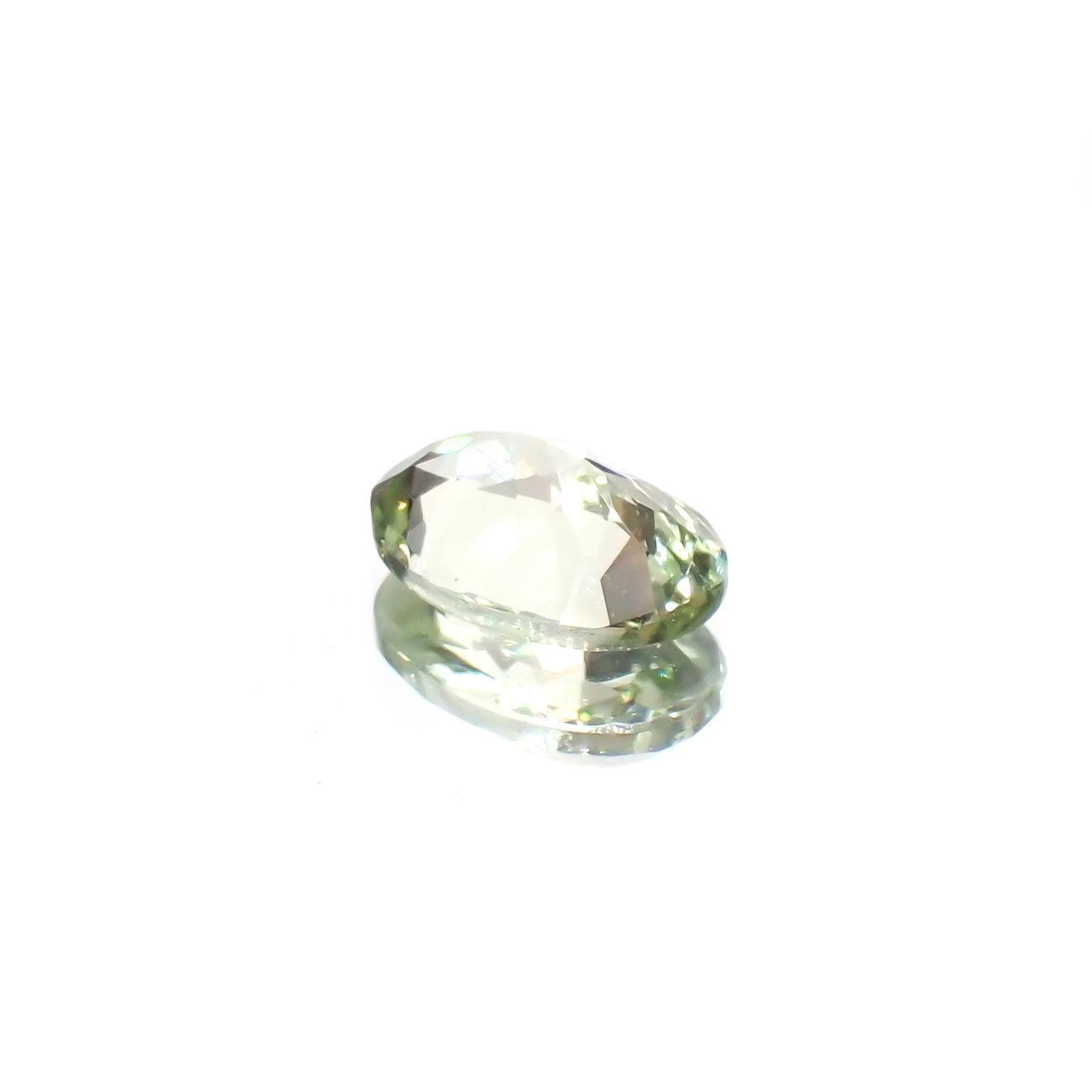 ミントガーネット タンザニア産 0.61ct / 6.5x4.5mm前後 [260223726]