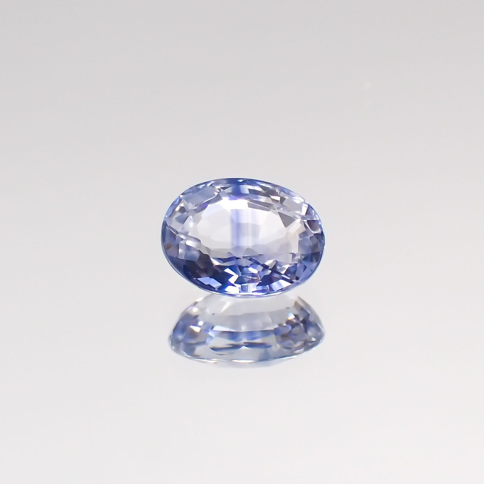 アイスブルーサファイア スリランカ・マダガスカル産 ルース 0.47ct[210611167]5×3.8mm前後