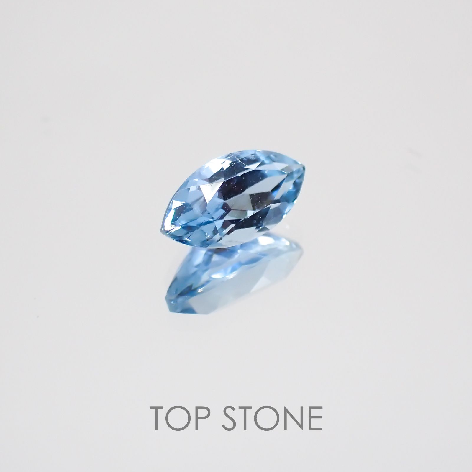 サンタマリア アクアマリン ブラジル産 ルース 0.65ct[21019121]7.9×4mm前後