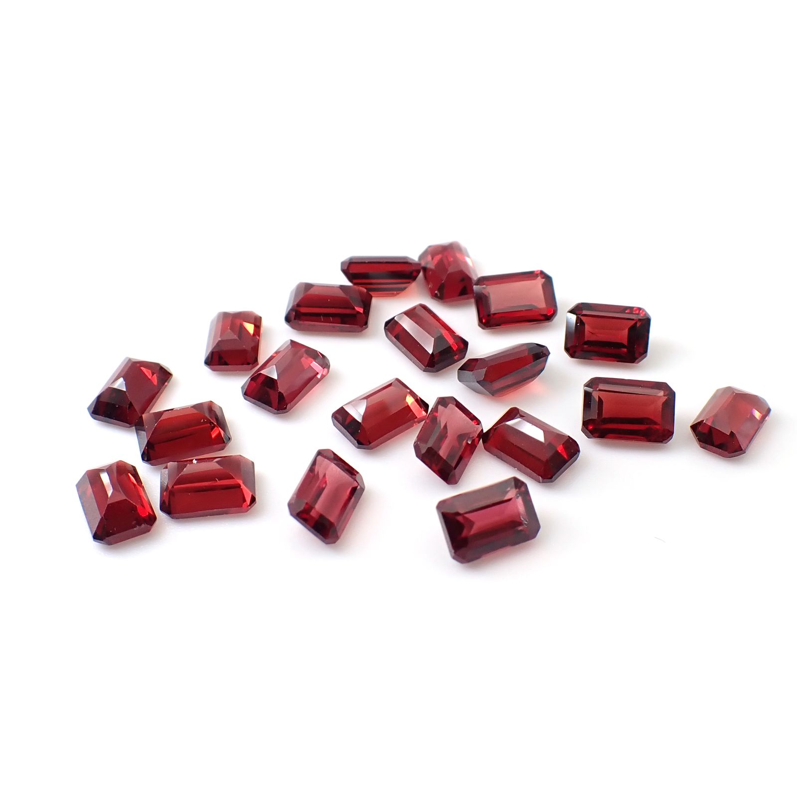 ◇ランダムセレクト◇パイラルスパイトガーネット モザンビーク産 約0.85ct / 6.1x4.1mm前後 [260532219]