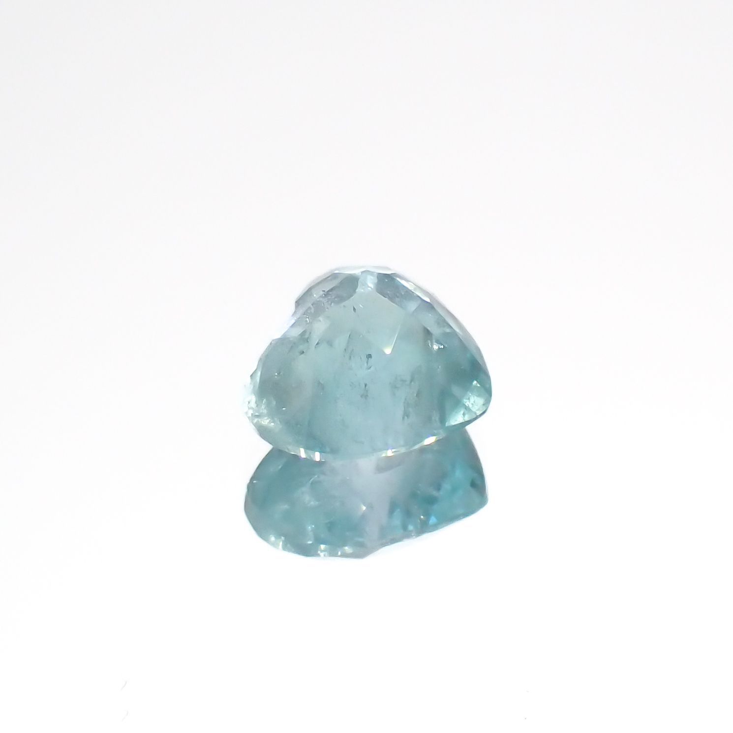 ユークレース(宝石名ブルー・ユークレース)コロンビア産 1.689ct ソ付(彩珠)[221018681]6.9x8.1mm前後