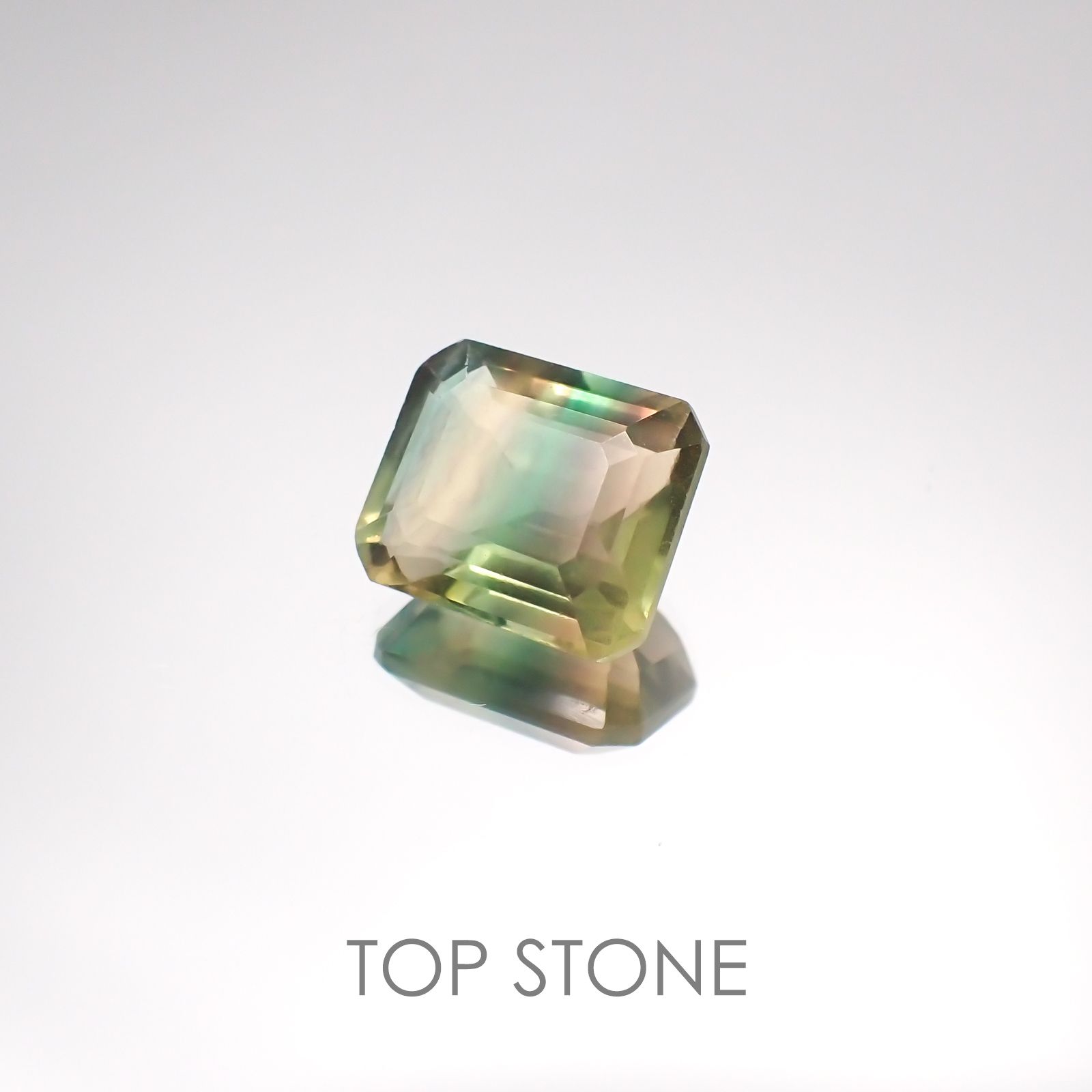 バイカラーフローライト ブラジル産 ルース 7.54ct[20128501]11.9×10.1mm前後