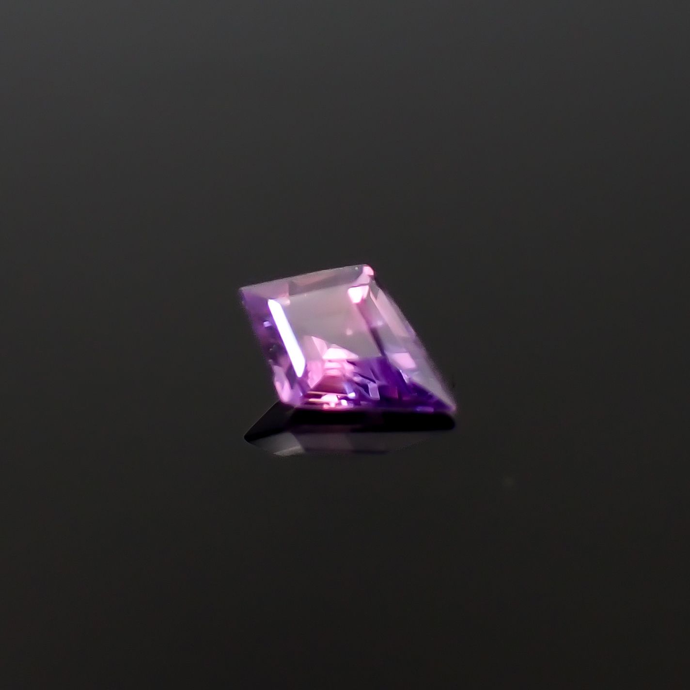 ◇カスタムカット◇ウィンザーサファイア タンザニア・ウィンザー産 0.21ct / 5.5x3.6mm前後 [260532141]
