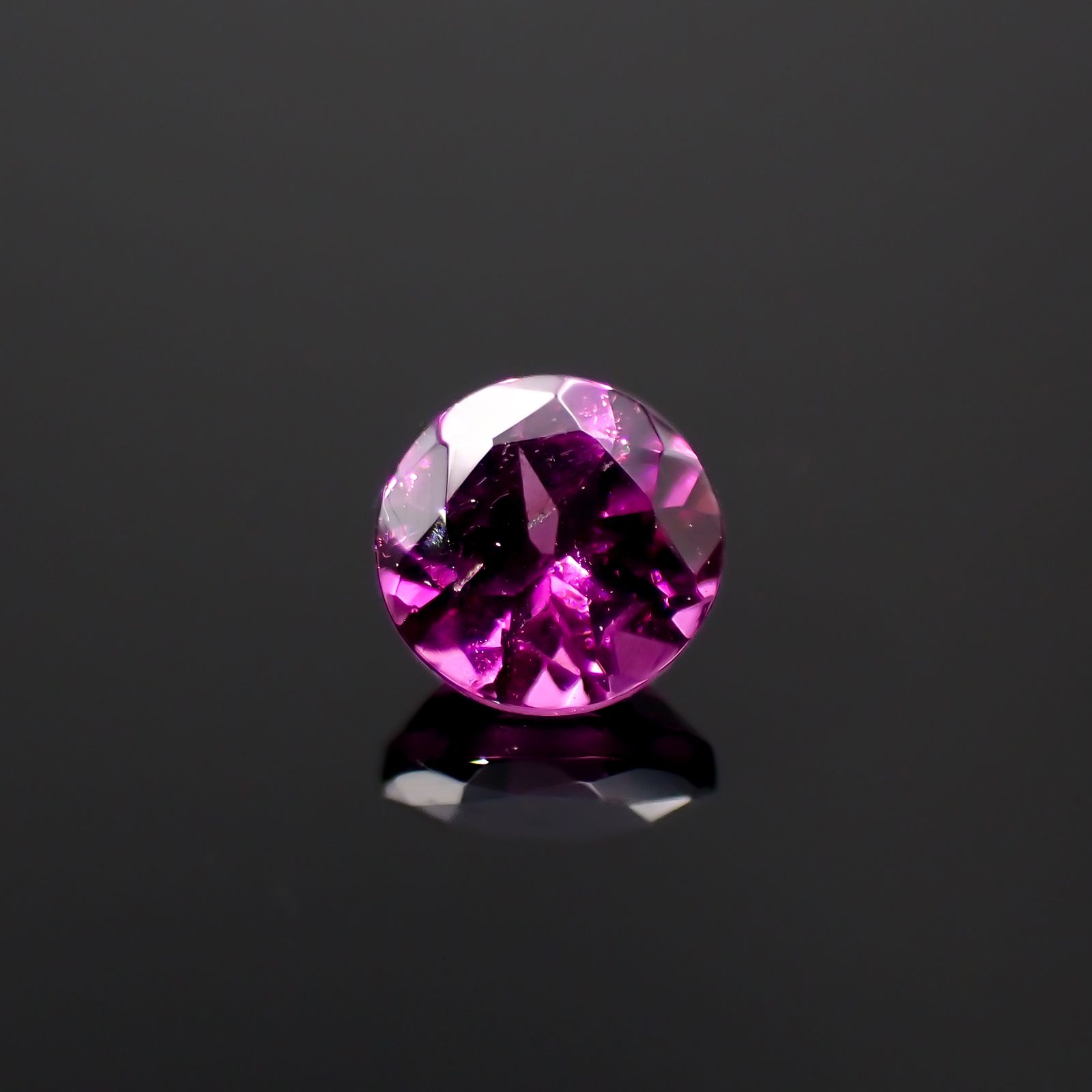 マラヤガーネット(宝石名ガーネット)タンザニア産 0.35ct 識別済[230823052]4x4mm前後