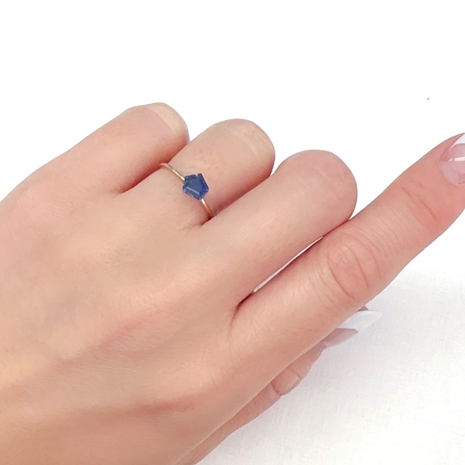 ◇カスタムカット◇サファイア(宝石名サファイア)マダガスカル産 0.55ct 識別済[231225185]5.7x5.9mm前後