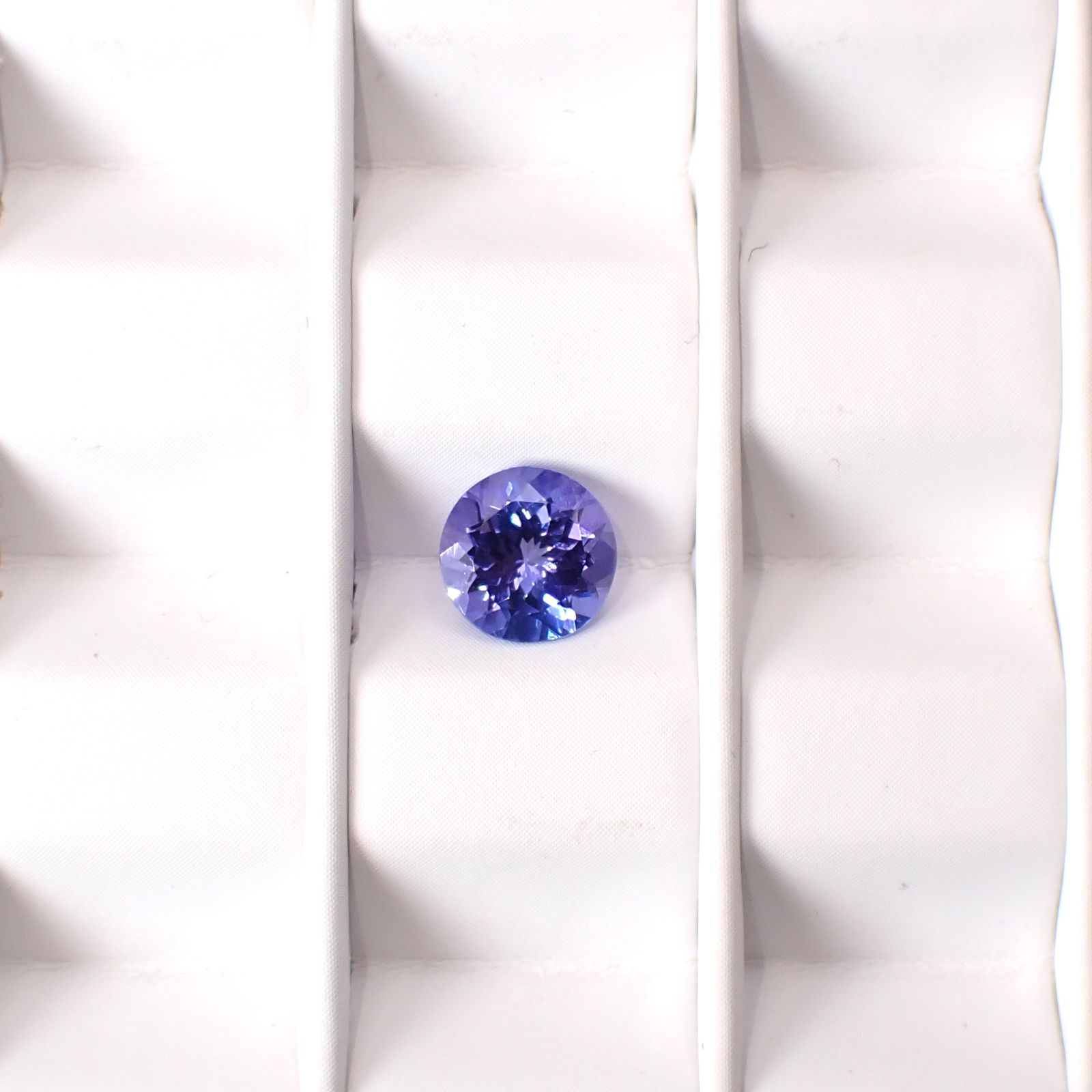 タンザナイト(宝石名タンザナイト)タンザニア産 識別済 1.22ct / 6.8x6.7mm前後 [251031239]