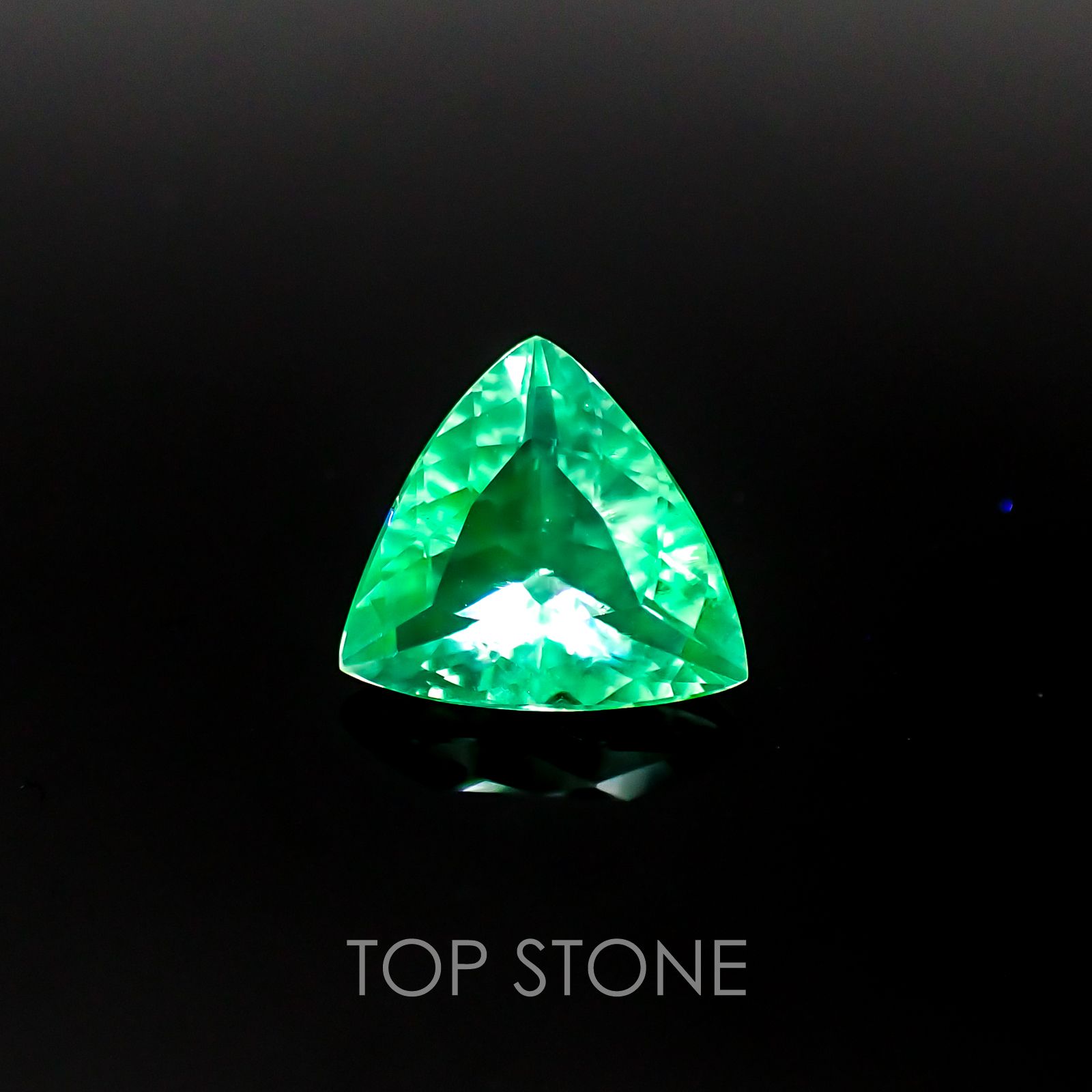ハイアライトオパール メキシコ産 ルース 1.79ct[21058255]9.6×9.5mm前後