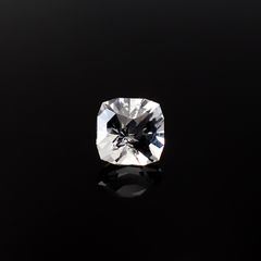 ◇カスタムカット◇日本水晶 宮崎県上八重産 1.75ct / 7.2x7.1mm前後 [260632420]