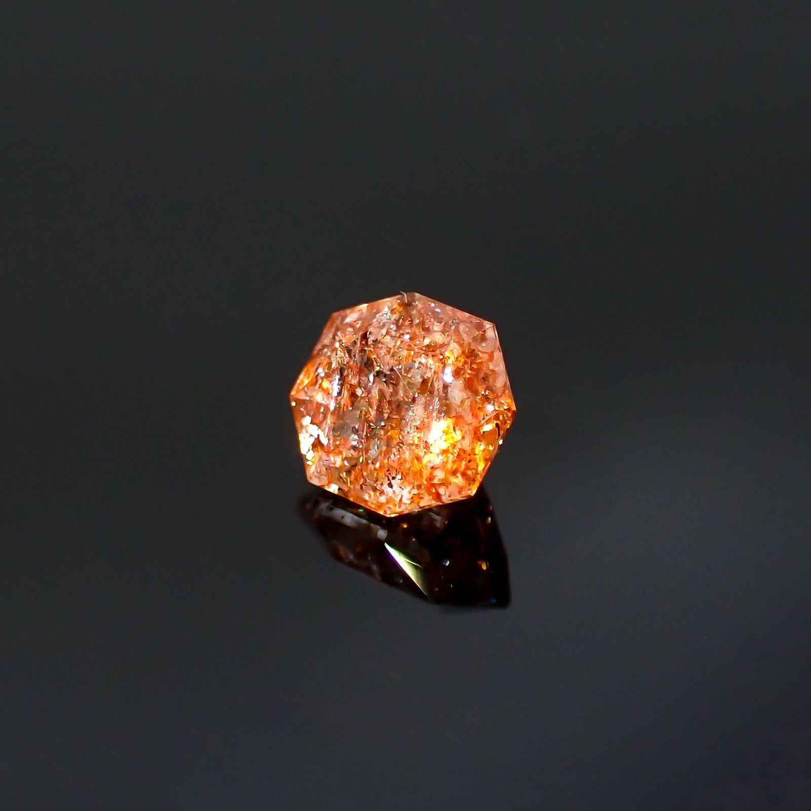 ◇オクタゴンカット◇イリュージョンサンストーン インド産 0.56ct / 5.2x4.8mm前後 [260215492]