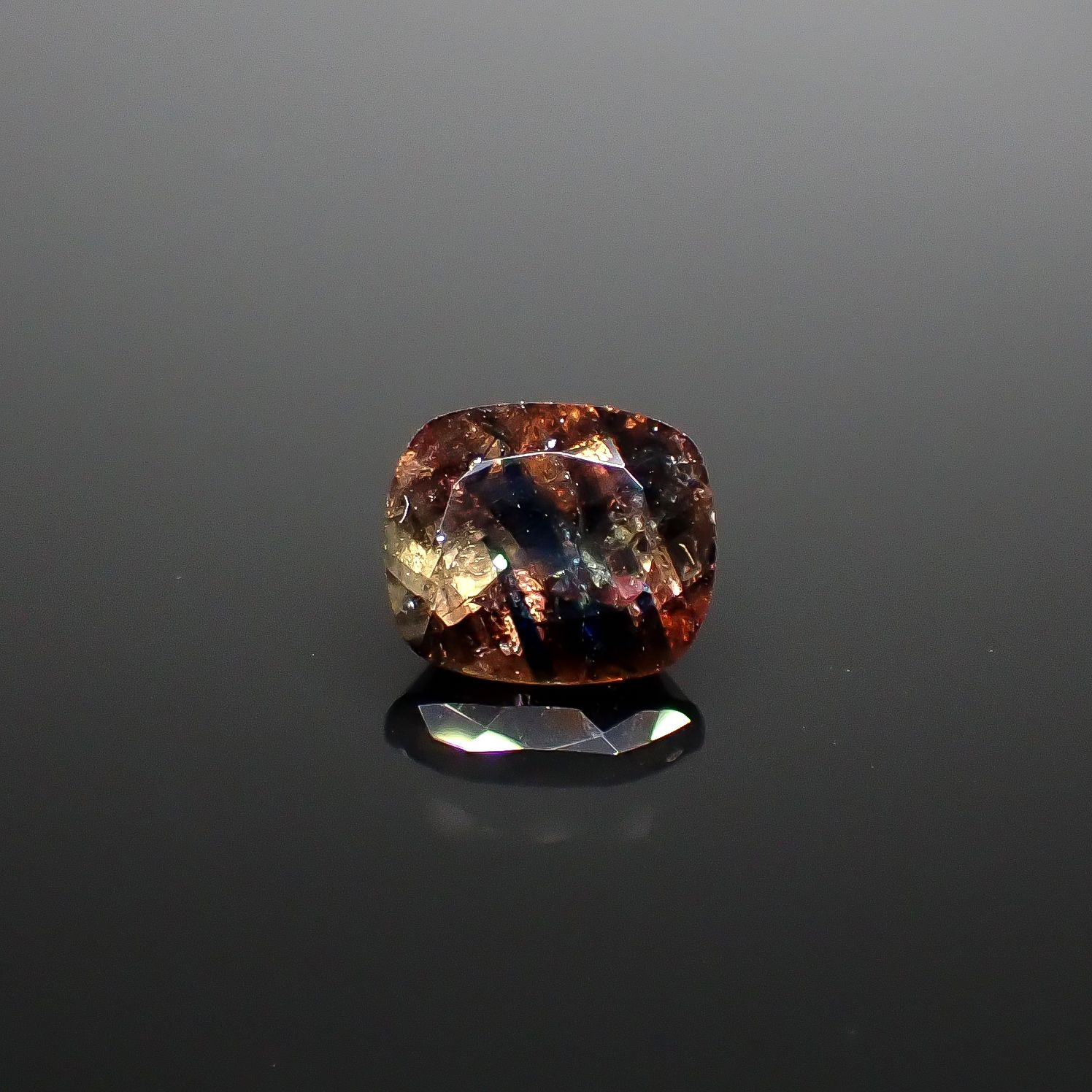ブルーティントアキシナイト パキスタン産 3.82ct [250730815]10.1x8.6mm前後