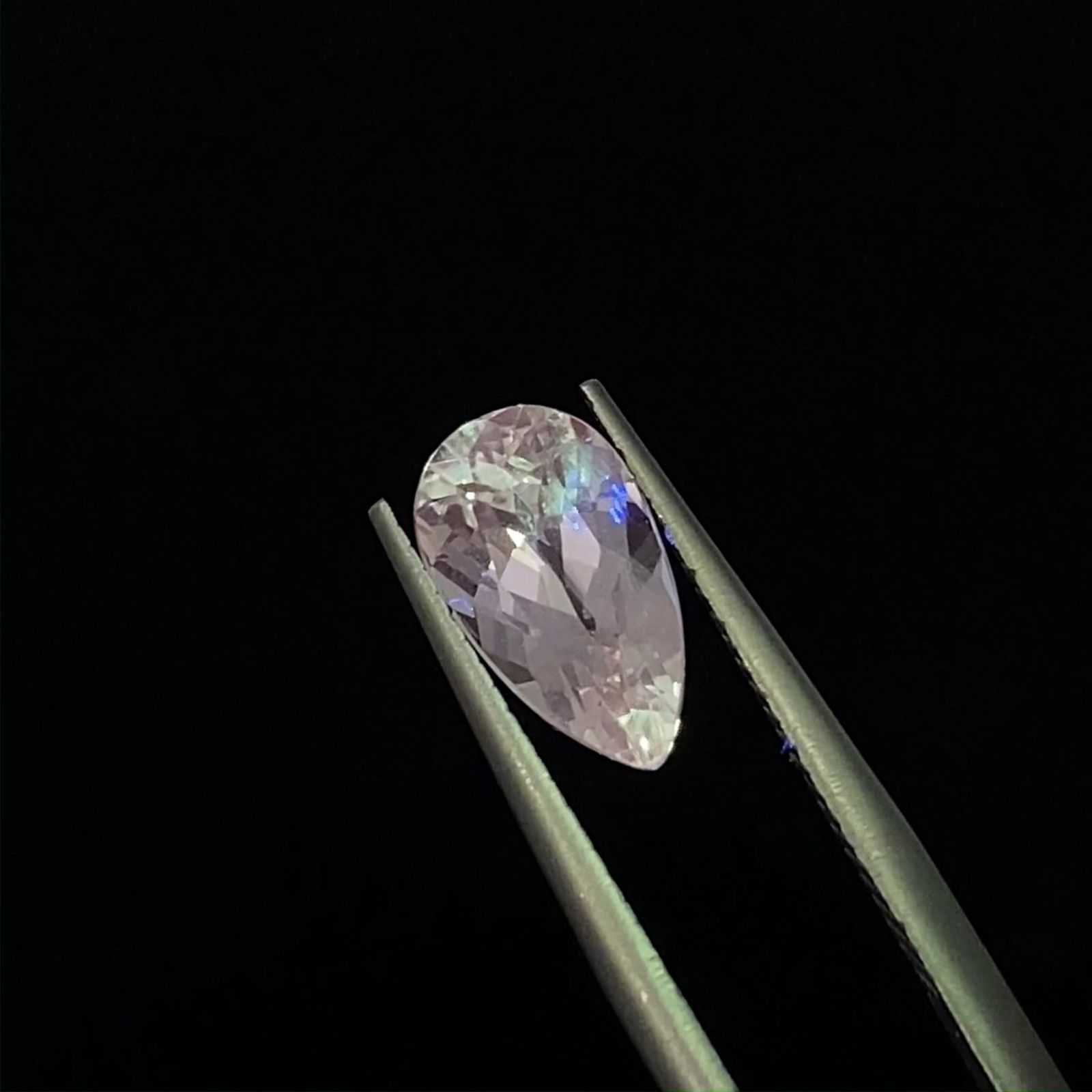 クンツァイト アフガニスタン産 2.42ct / 10.5x6.1mm前後 [240219117