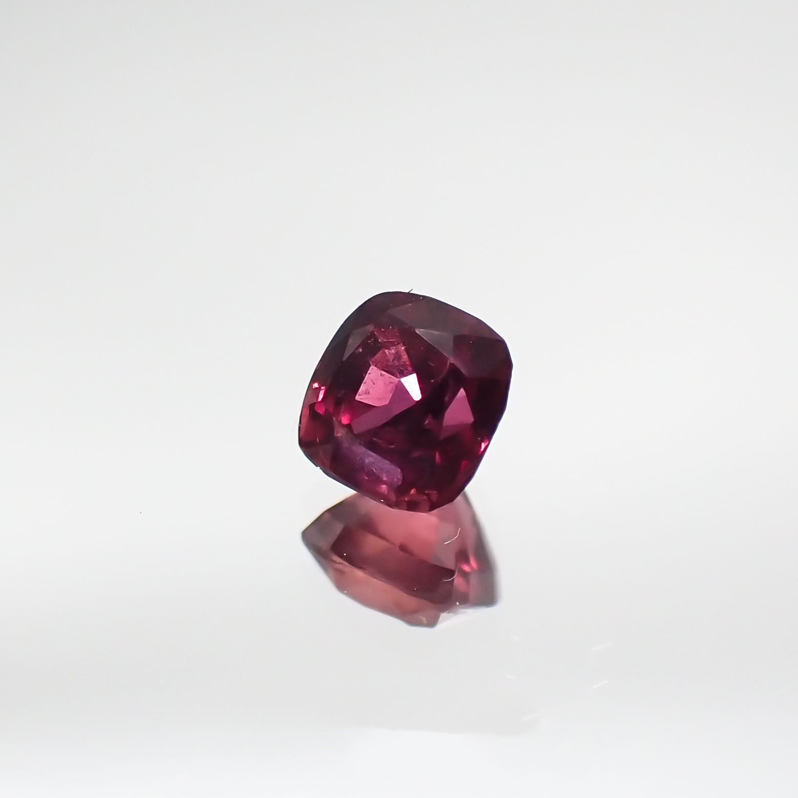 ルビー 非加熱(宝石名ルビー) マダガスカル産 0.30ct 識別済[210711715]3.4×3.4mm前後