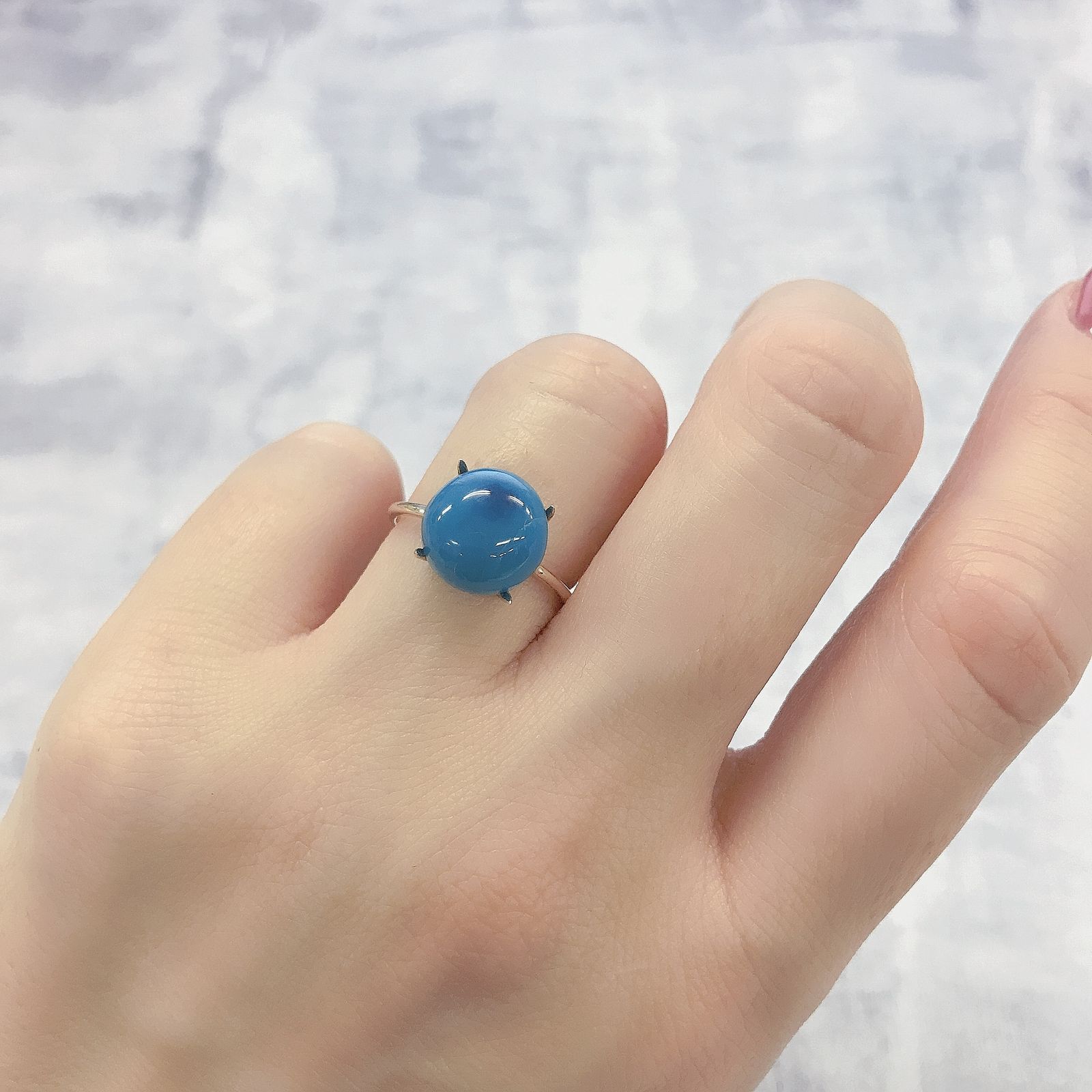 ジェムシリカ(宝石名クリソコーラ・カルセドニー) アメリカ・アリゾナ州レイマイン(鉱山)産 4.017ct ソ付(彩珠)[20021959]10.2×10.2mm前後