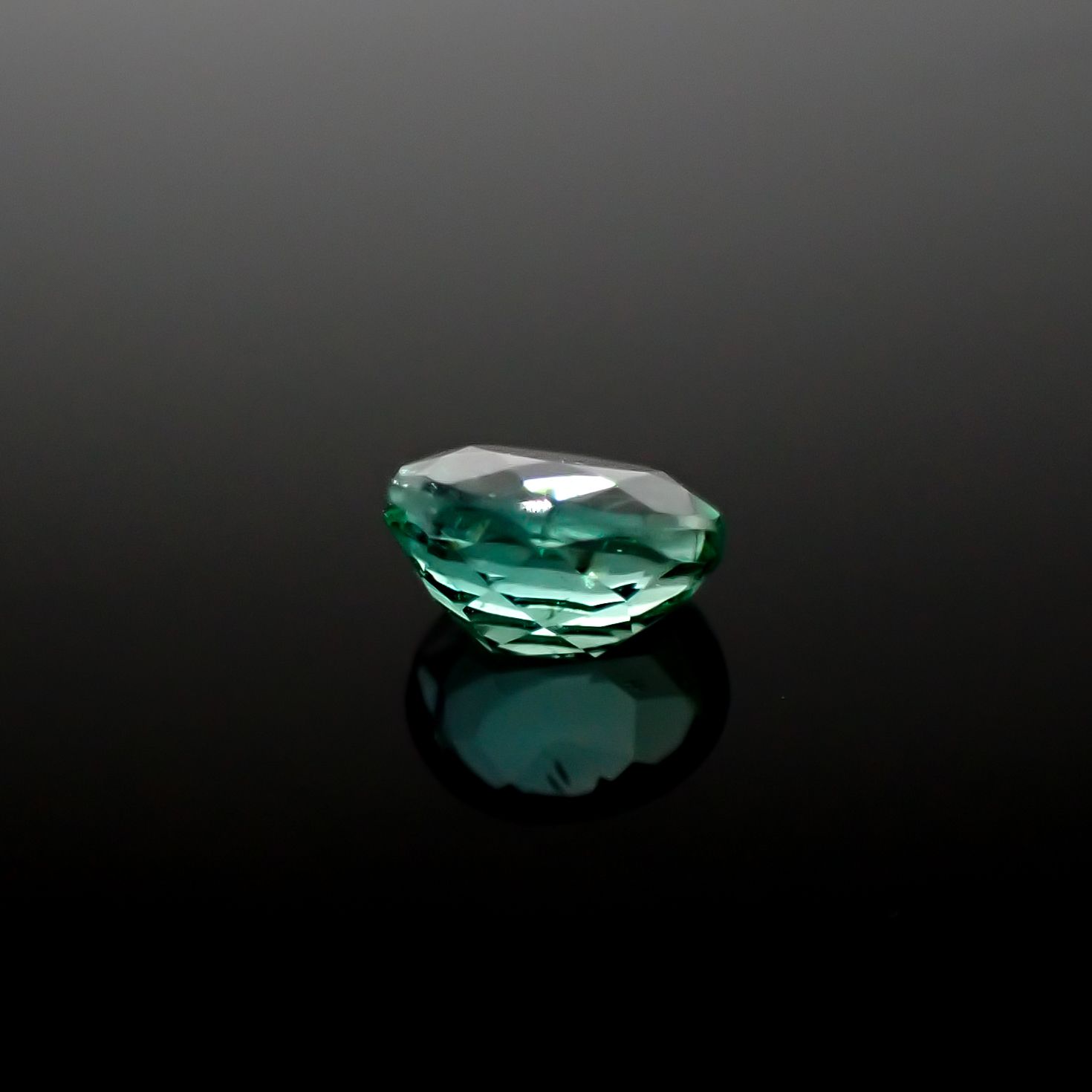 パライバトルマリン(宝石名トルマリン/別名パライバ・トルマリン)ブラジル・キントス鉱山産 0.485ct ソ付(宝貴協)[240928717]5.16x4.16mm前後