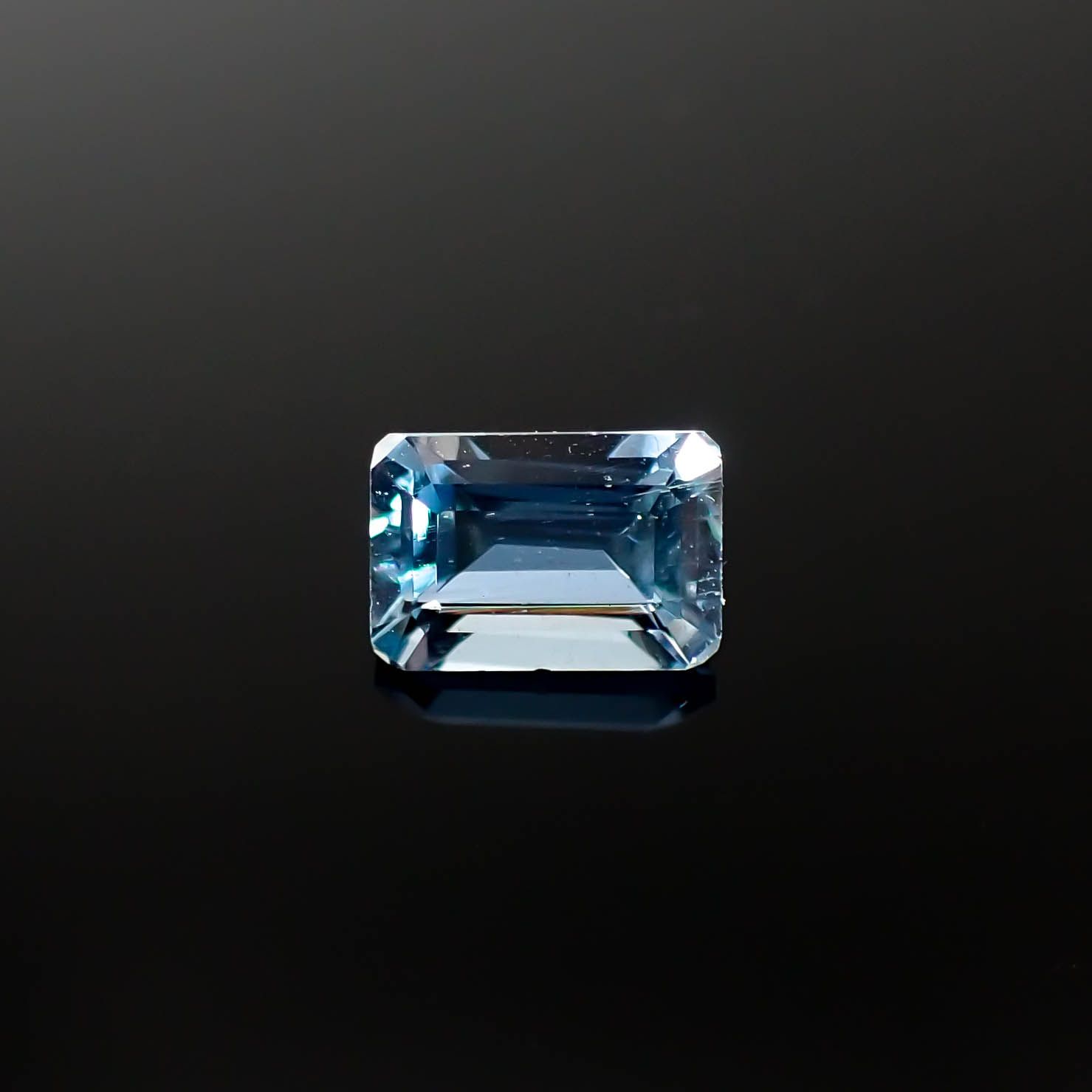 アクアマリン サンタマリアカラー ナイジェリア/マダガスカル産 0.59ct[240225974]6x3.9mm前後