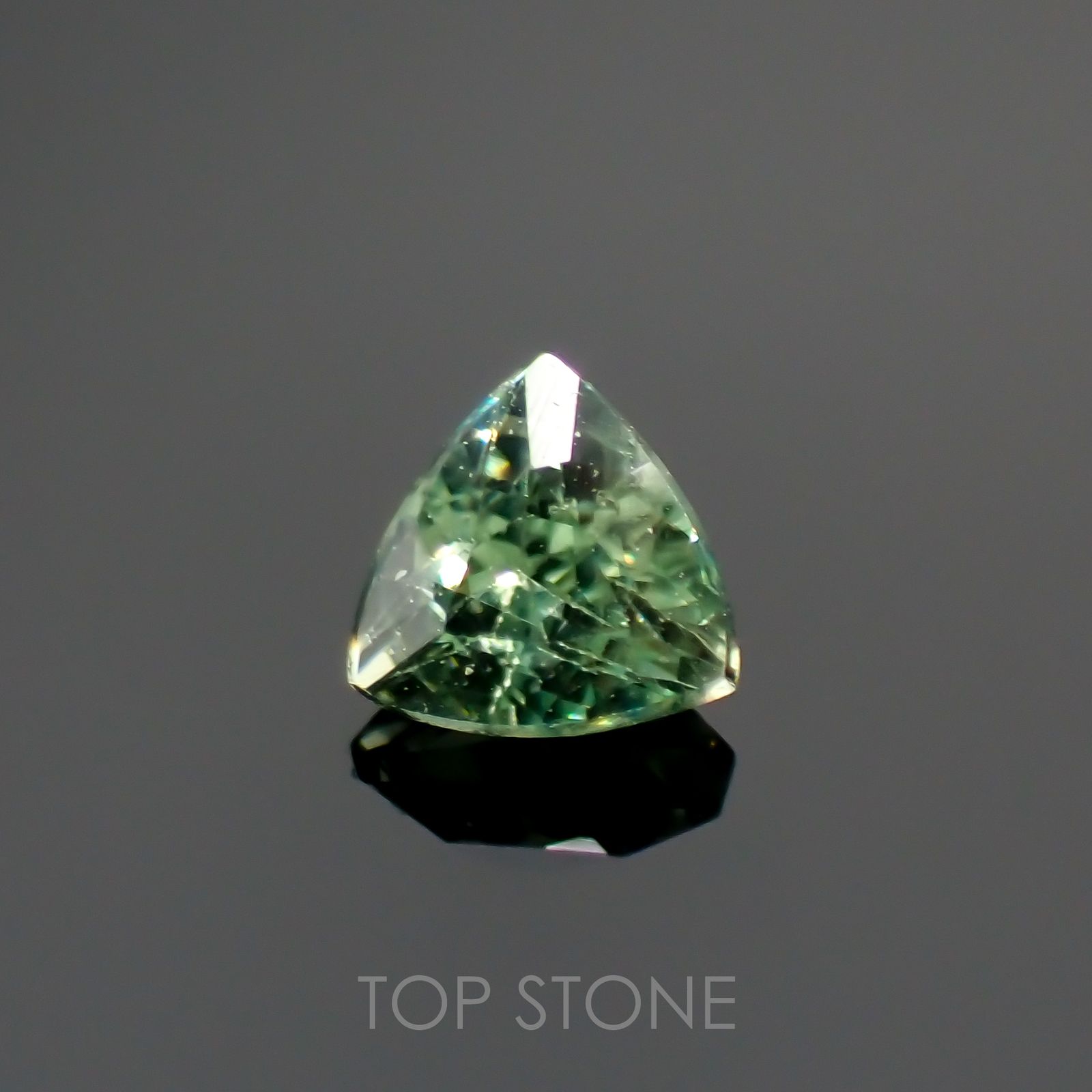 デマントイドガーネット(宝石名デマントイド・ガーネット) ナミビア産 0.16ct 識別済[210912791]3.1×3mm前後