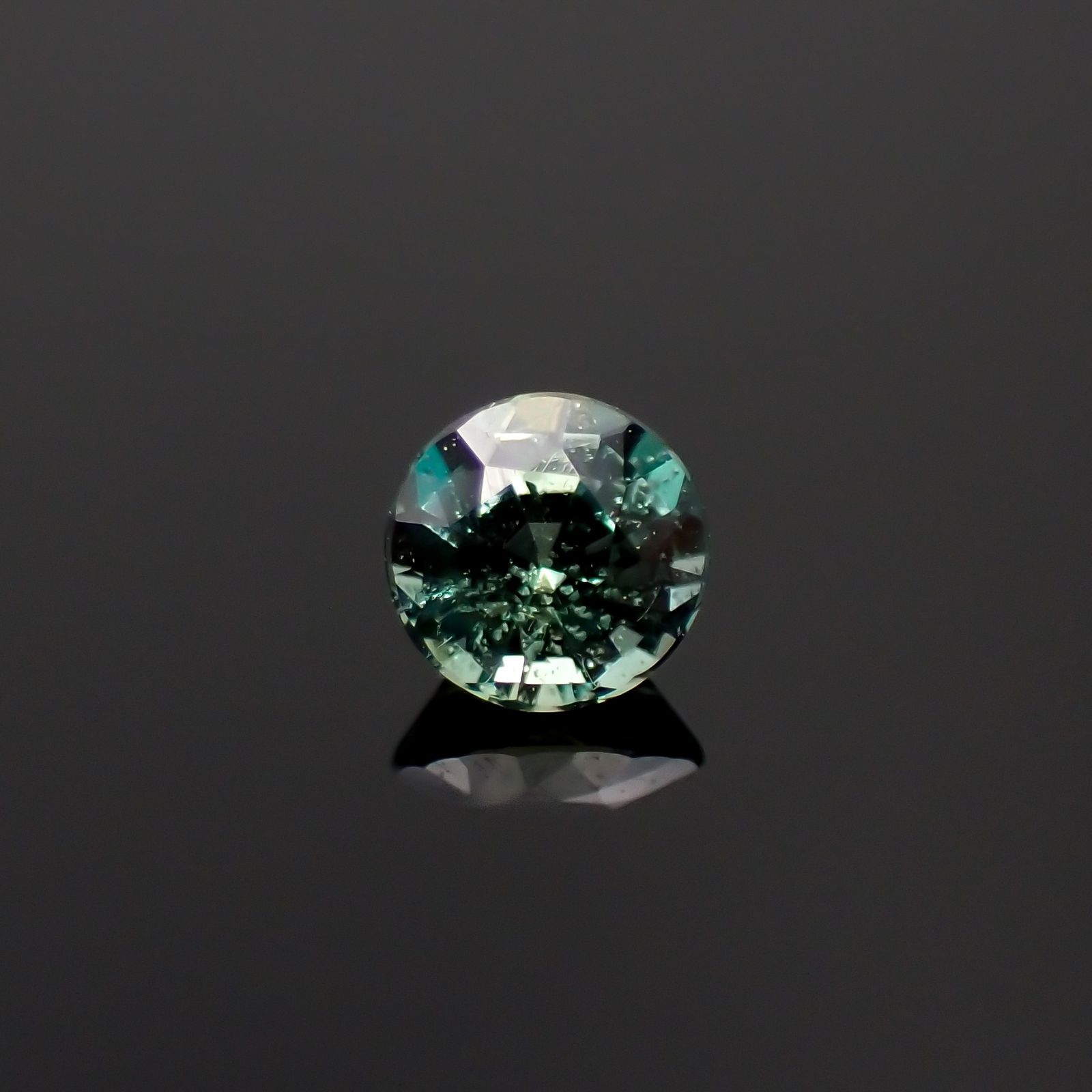 アレキサンドライト(宝石名アレキサンドライト)ブラジル産/EmeraldMains社製 0.172ct ソ付(彩珠)[231224618]3.2x3.2mm前後