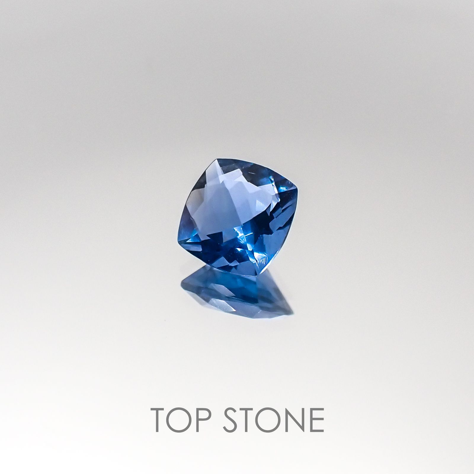 カラーチェンジフローライト ブラジル産 ルース 0.98ct[20095832]6.2×6.2mm前後