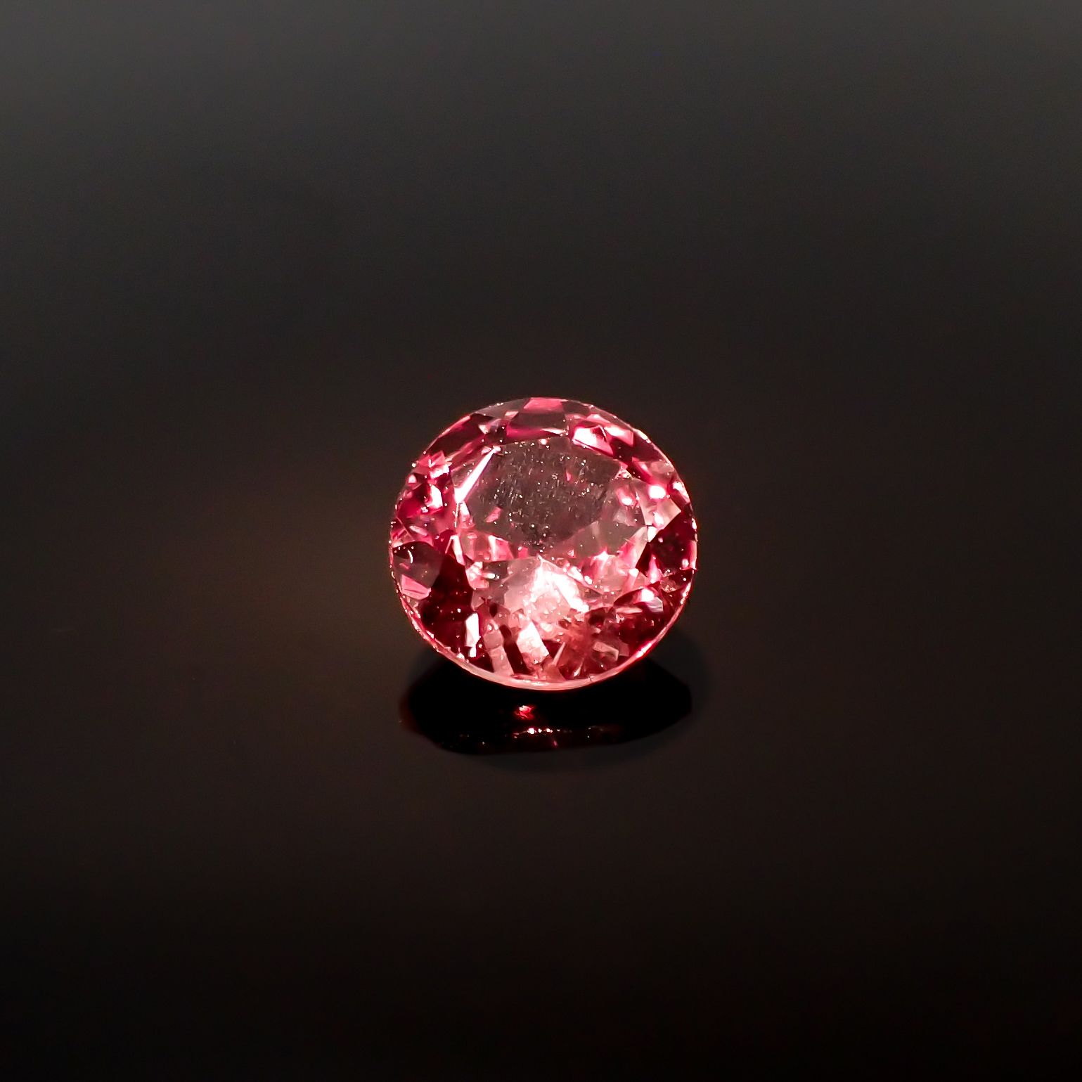 カラーシフトマラヤガーネット タンザニア産 1.10ct[231124343]6.5x6.5mm前後