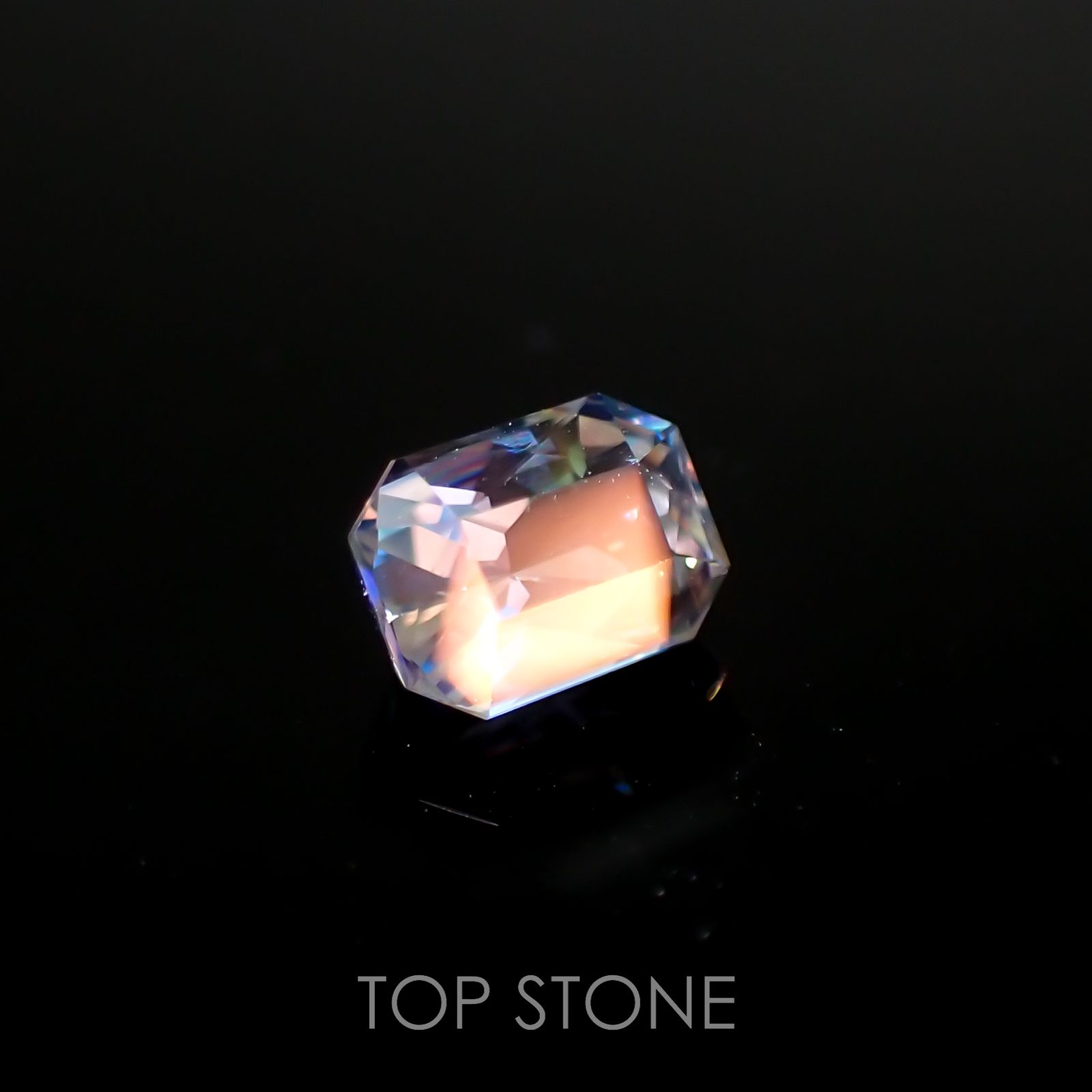 レインボームーンストーン(宝石名ラブラドライト)マダガスカル産 0.56ct 識別済[221018292]5.7x4.1mm前後