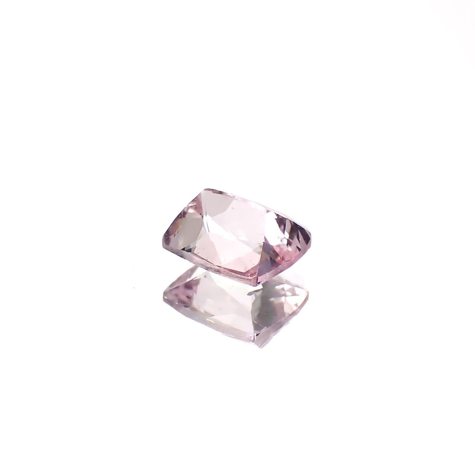 ピンクゾイサイト(宝石名ピンク・ゾイサイト)タンザニア産 0.620ct ソ付(彩珠)[241129502]5.3x4.3mm前後