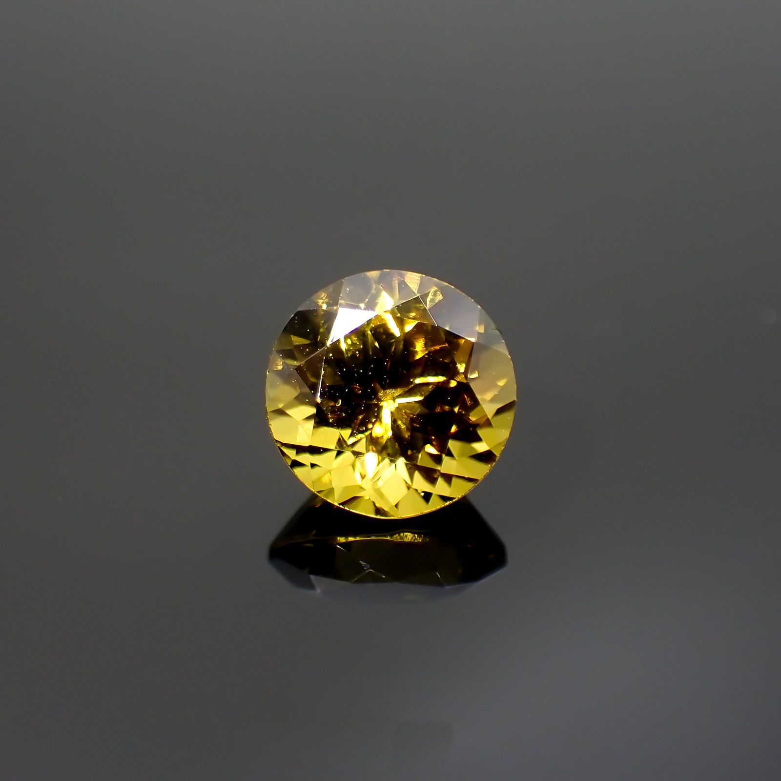 グロッシュラーアンドラダイトガーネット(宝石名グロッシュラー/アンドラダイト・ガーネット)ナミビア産 1.66ct 識別済[220114305]6.9x6.9mm前後