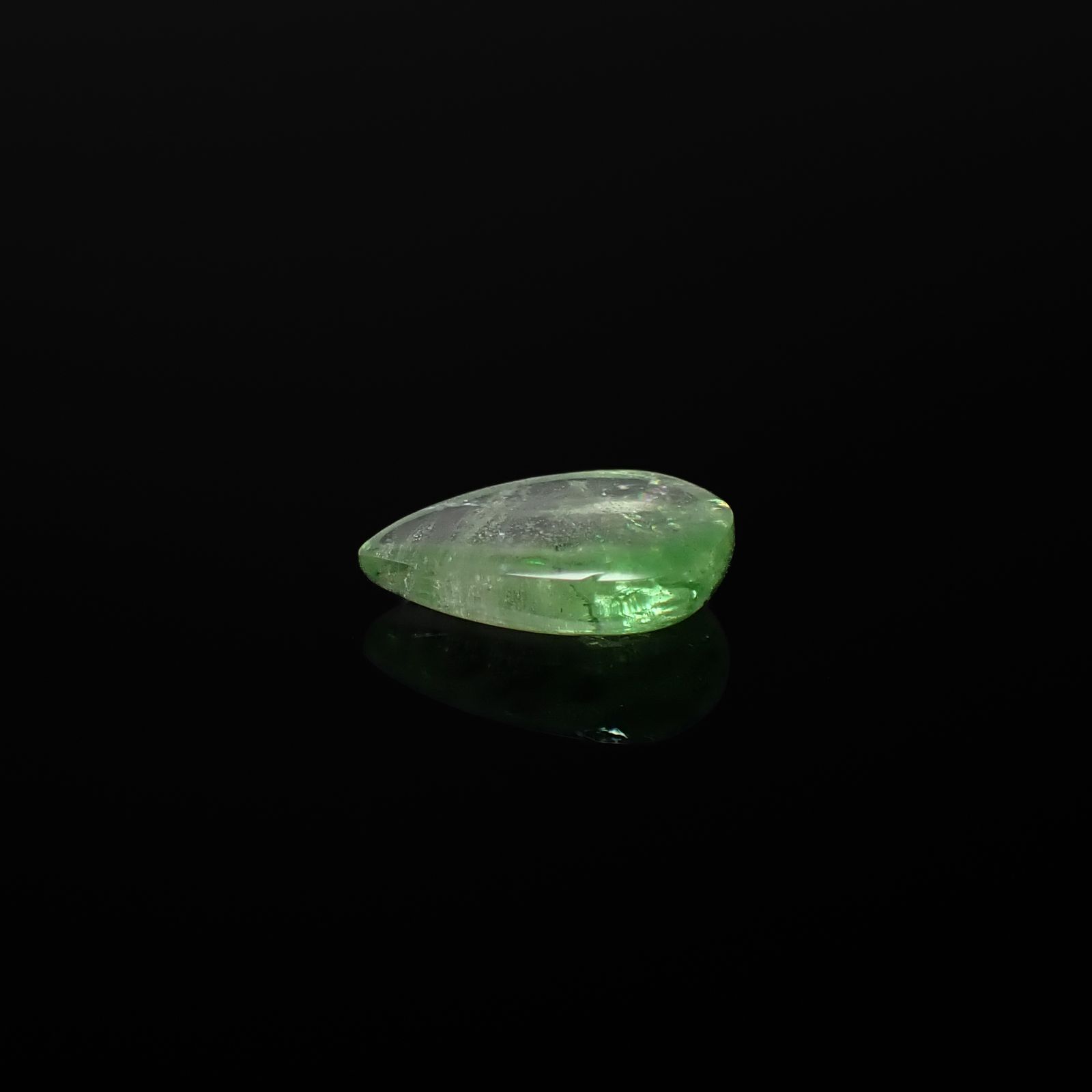 バイカラーツァボライト(宝石名グリーン グロッシュラー・ガーネット)タンザニア産 1.76ct 識別済[240928889]10x6.2mm前後