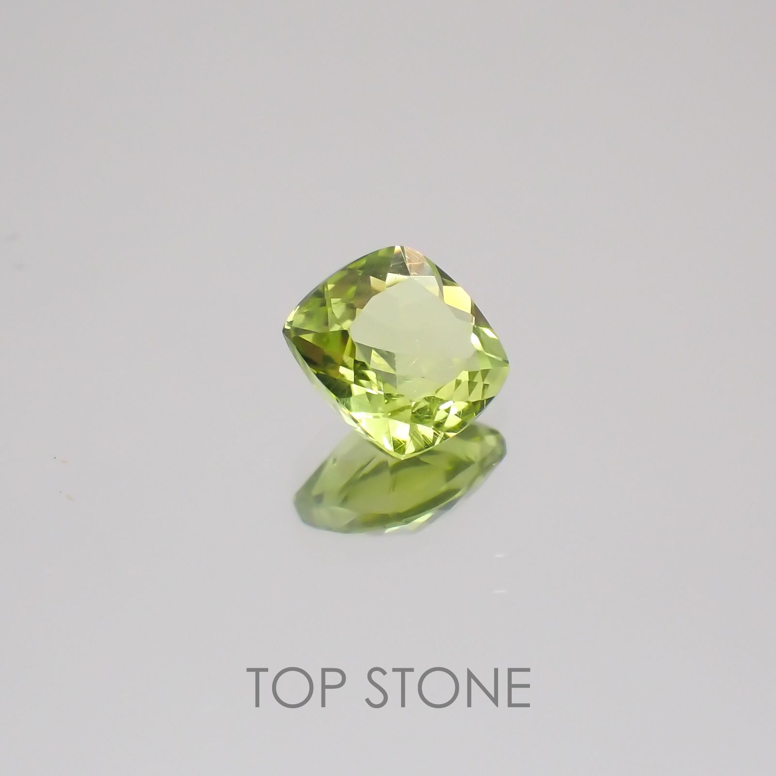 グリーンエンスタタイト カメルーン産 ルース 0.52ct[20128855]4.6×4.6mm前後
