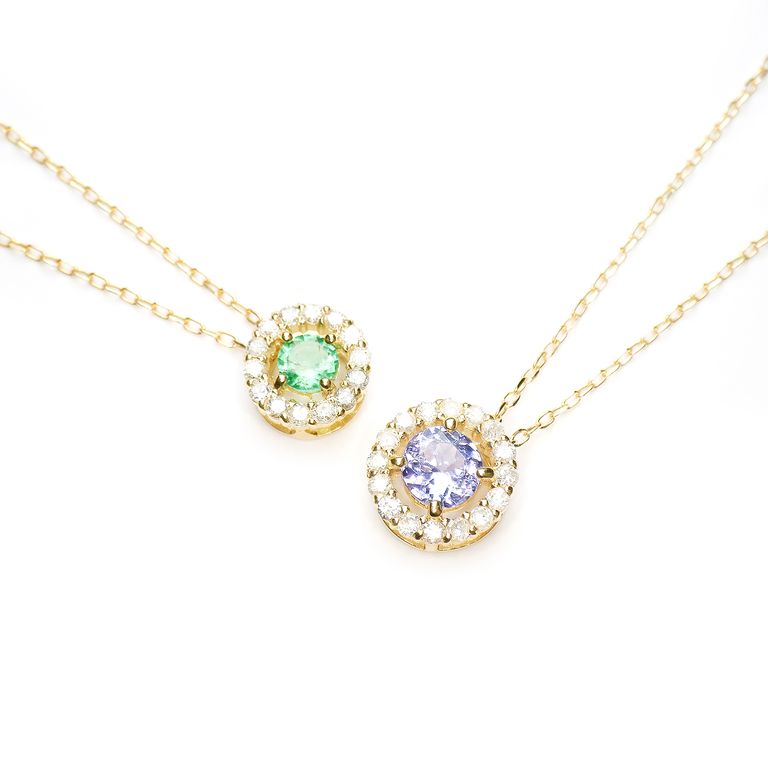 左：エメラルド3mm(枠直径5.5mm） / 右：タンザナイト4mm(枠直径6.5mm）