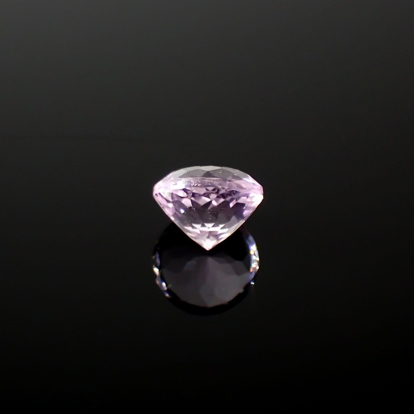 クンツァイト アフガニスタン産 2.32ct[240125356]7.9x7.9mm前後