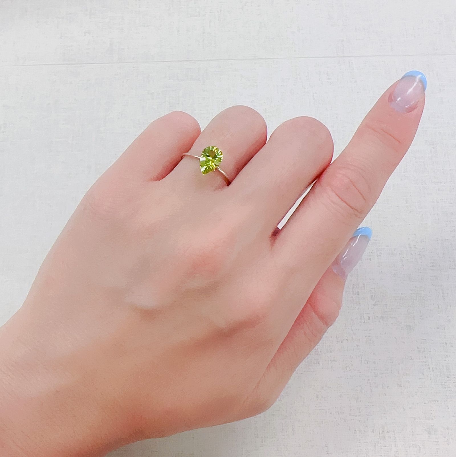 ◇コンケーブカット◇ペリドット 中国産 1.11ct[230622288]9x6mm前後
