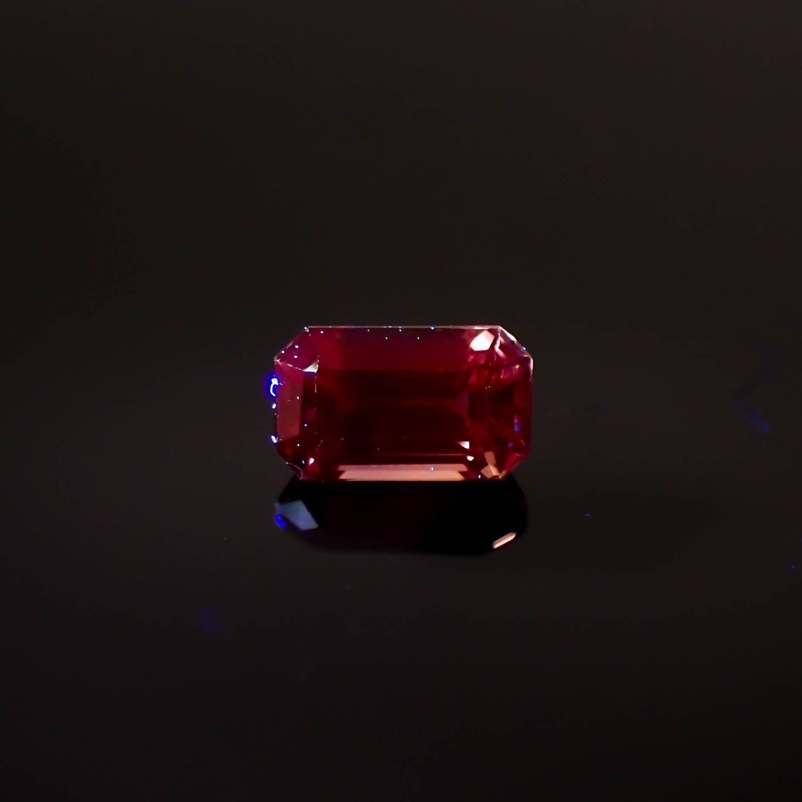 バイカラーサファイア(宝石名バイカラー・サファイア)タンザニア産 0.26ct 識別済[230622377]4.2x2.5mm前後