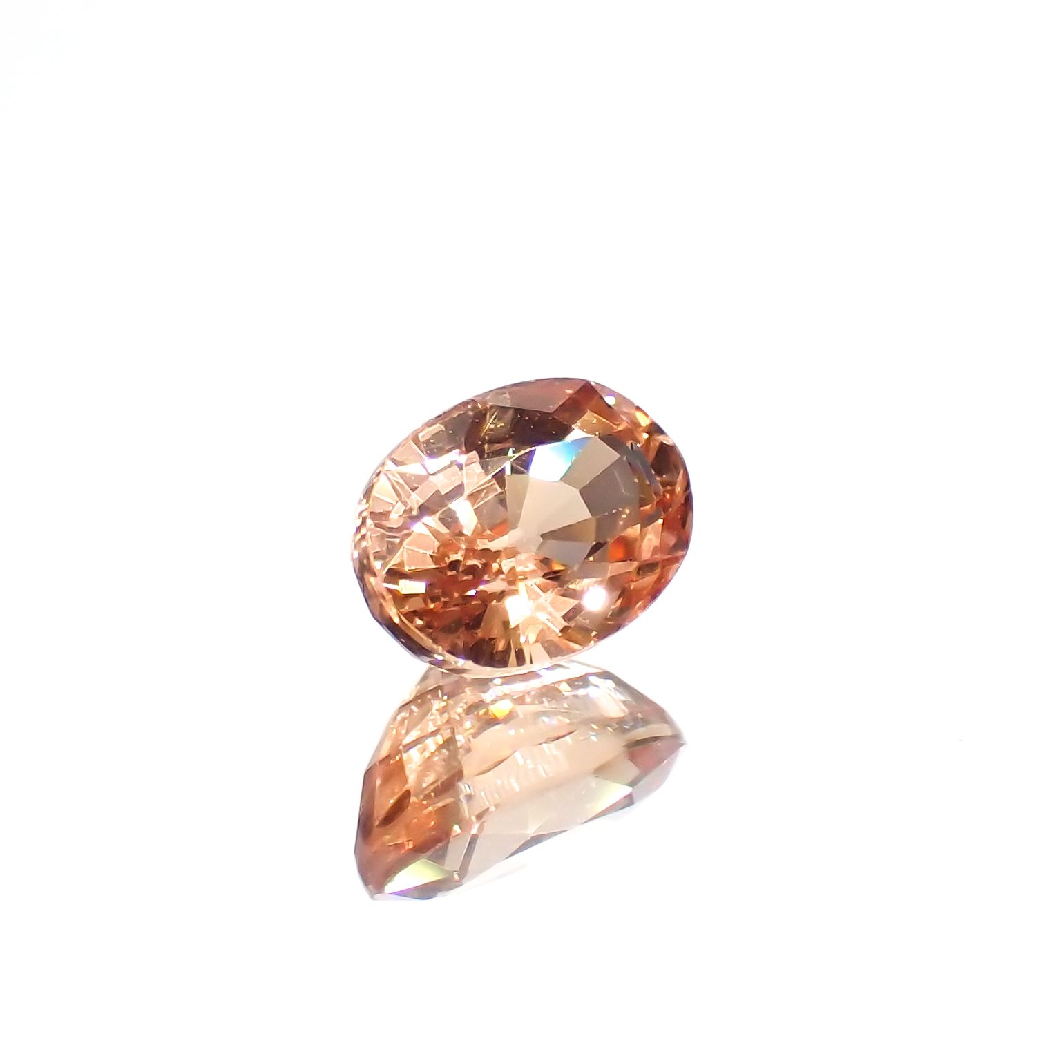 カラーチェンジマラヤガーネット(宝石名ガーネット)タンザニア産 1.05ct 識別済[230421640]6.6x4.6mm前後