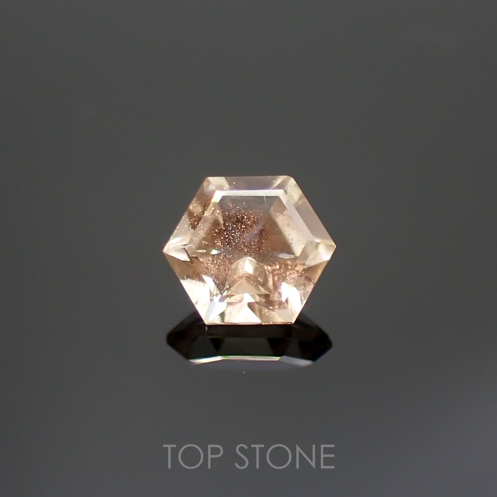 ◇ヘキサゴンカット◇オレゴンサンストーンSA(宝石名ラブラドライト) アメリカ・オレゴン州産 0.47ct 識別済[21019533]5×5mm前後
