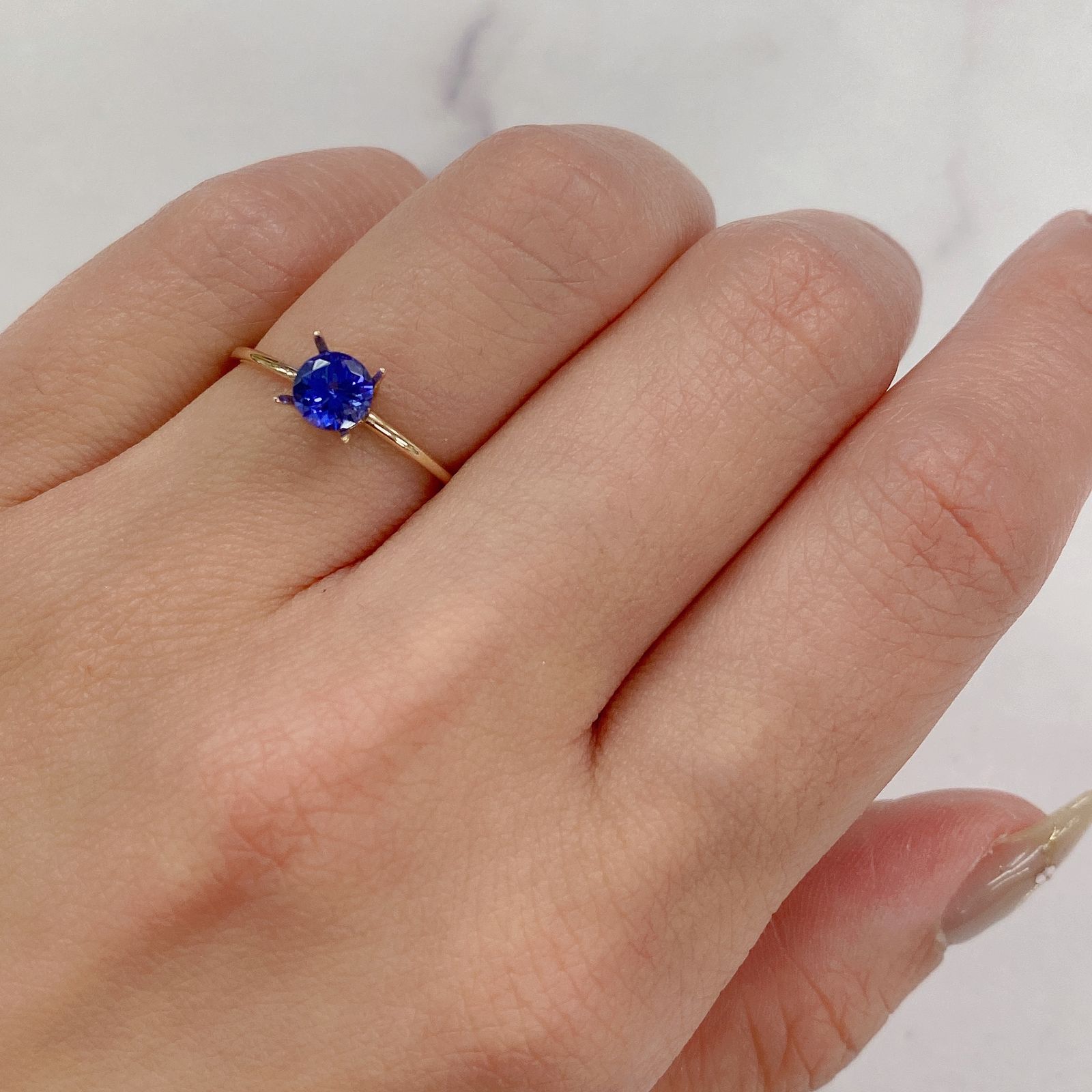 タンザナイト(宝石名タンザナイト) タンザニア産 0.48ct 識別済[20084868]5×5mm前後
